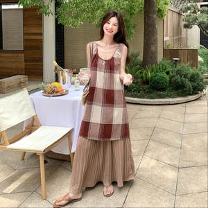 法式格纹v领背心连衣裙套装女2025新款复古高级感半身裙两件套图片