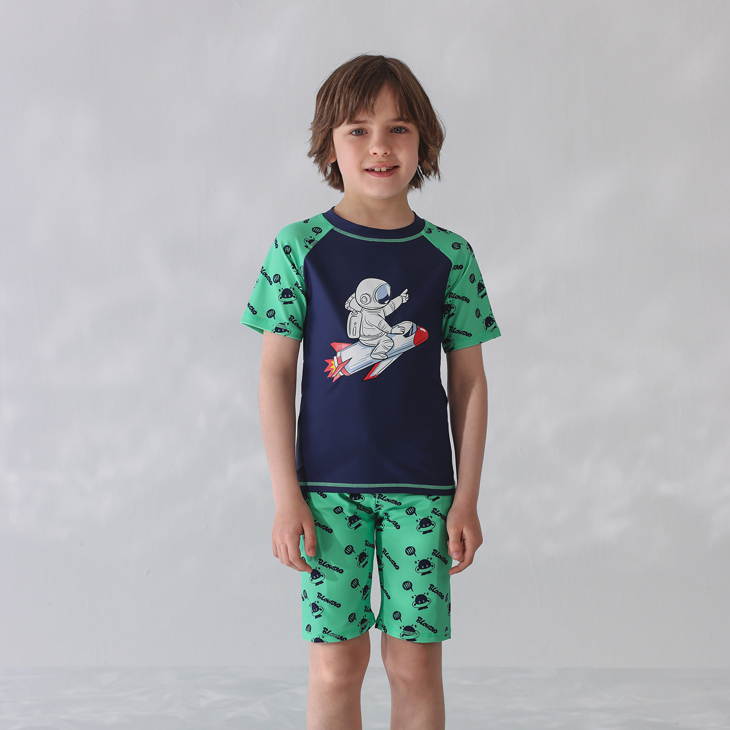 出口欧美单男中小大童防晒防辐射短袖绿宇航员短裤休闲分体游泳衣