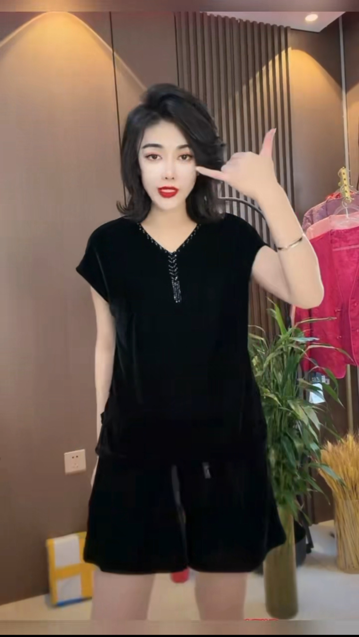 中年妈妈装时尚串珠钻石绒短袖上衣女欧货秋冬高级感遮肉爆款半袖