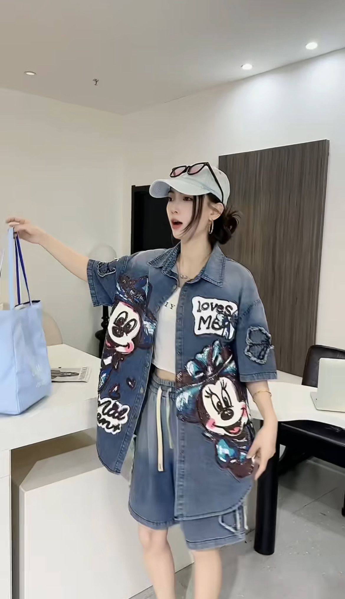卡通牛仔衬衫女轻奢高级感夏装新款2026网红复古街头bf风嘻哈上衣