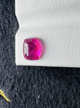 红碧玺素面1.86ct长方形粉红色晶体通透光泽度强6.5*8.1mm