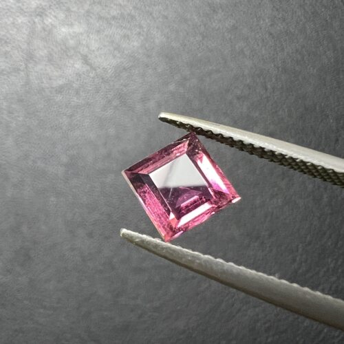 1.42克拉帕帕拉恰色碧玺公主方形精切工艺6.9*6.9mm阿富汗粉碧玺