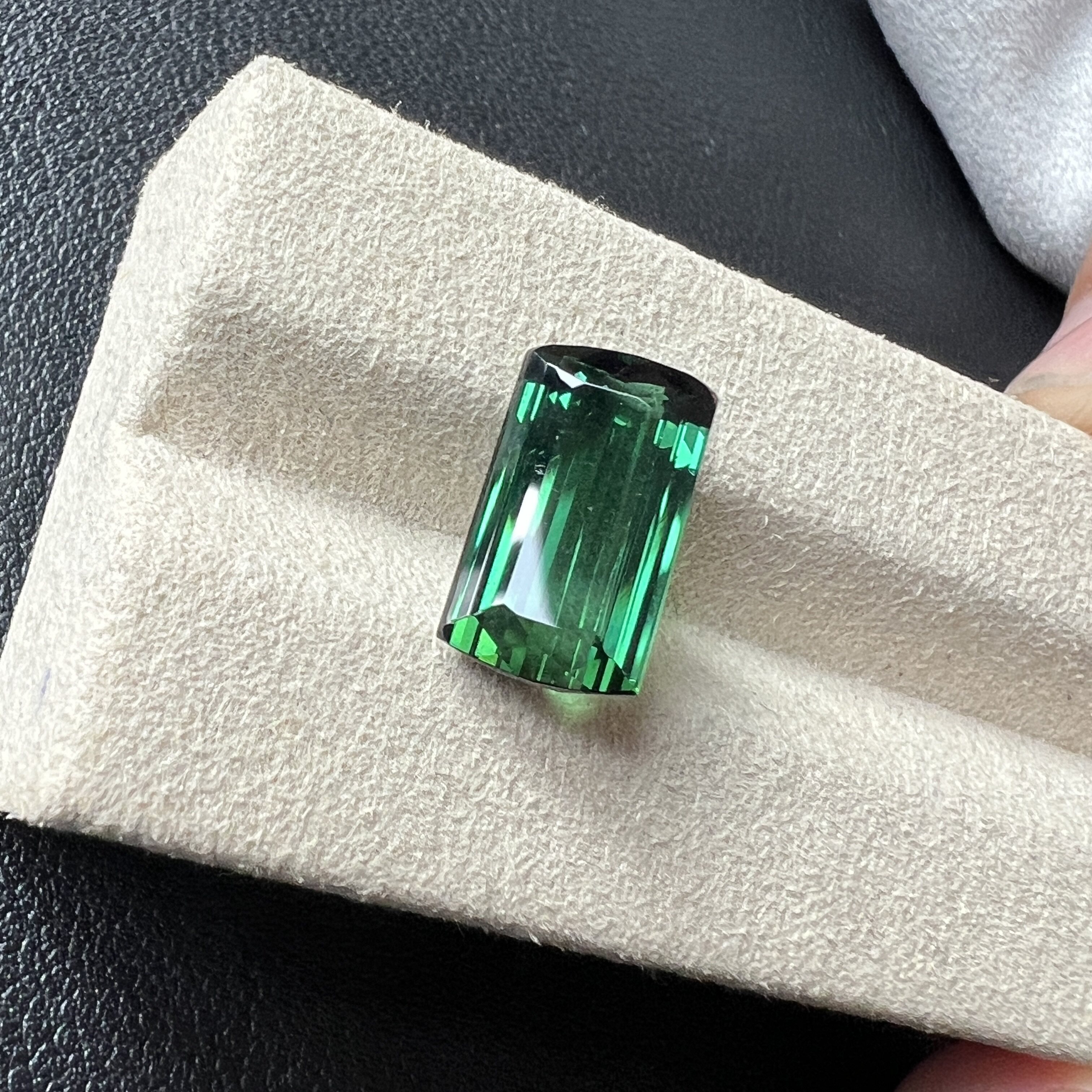 5.1ct超强电光蓝绿碧玺全净体光感十足8+14mm