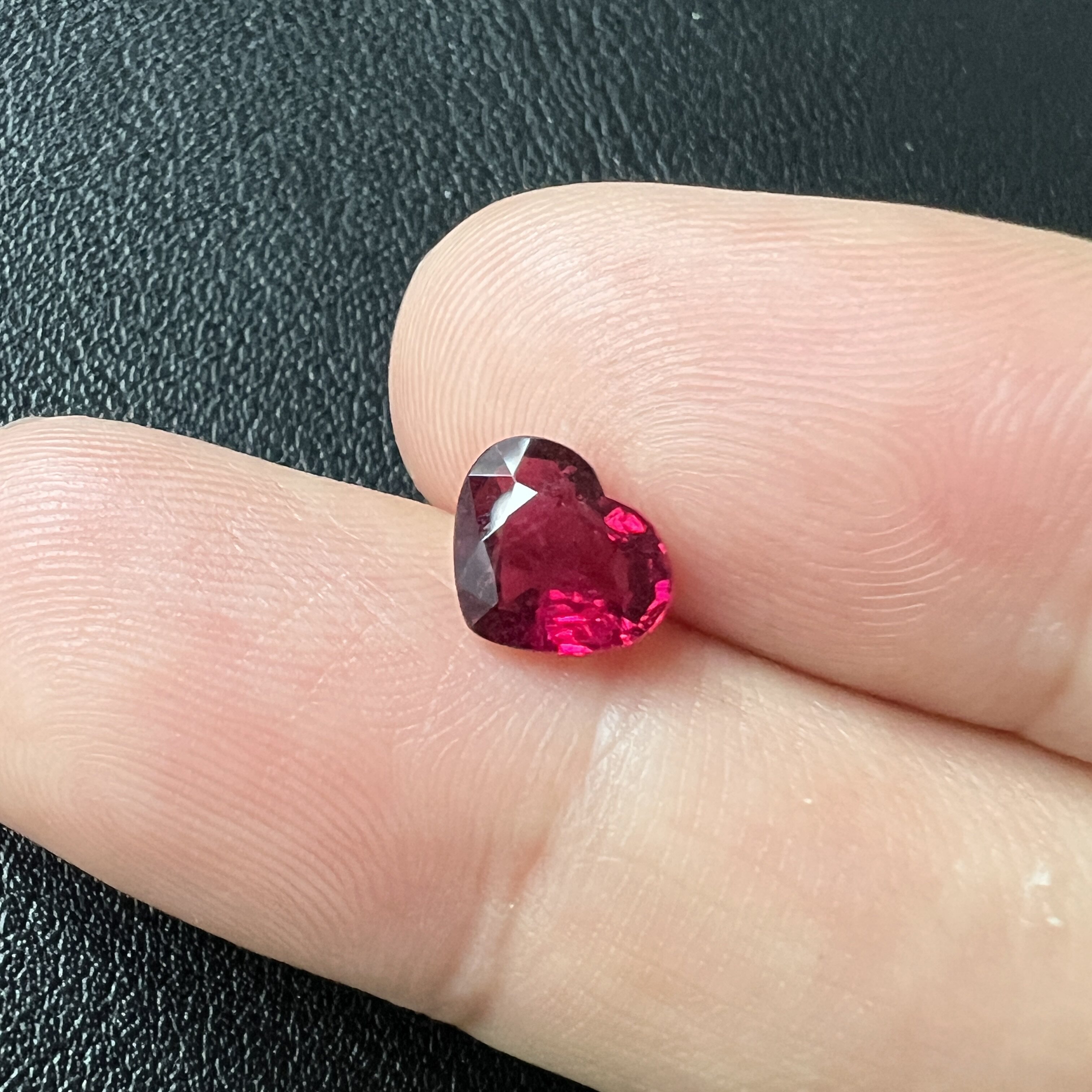1.51克拉卢比莱碧玺心形鸽血红色晶体干净饱和度好7*8.4mm