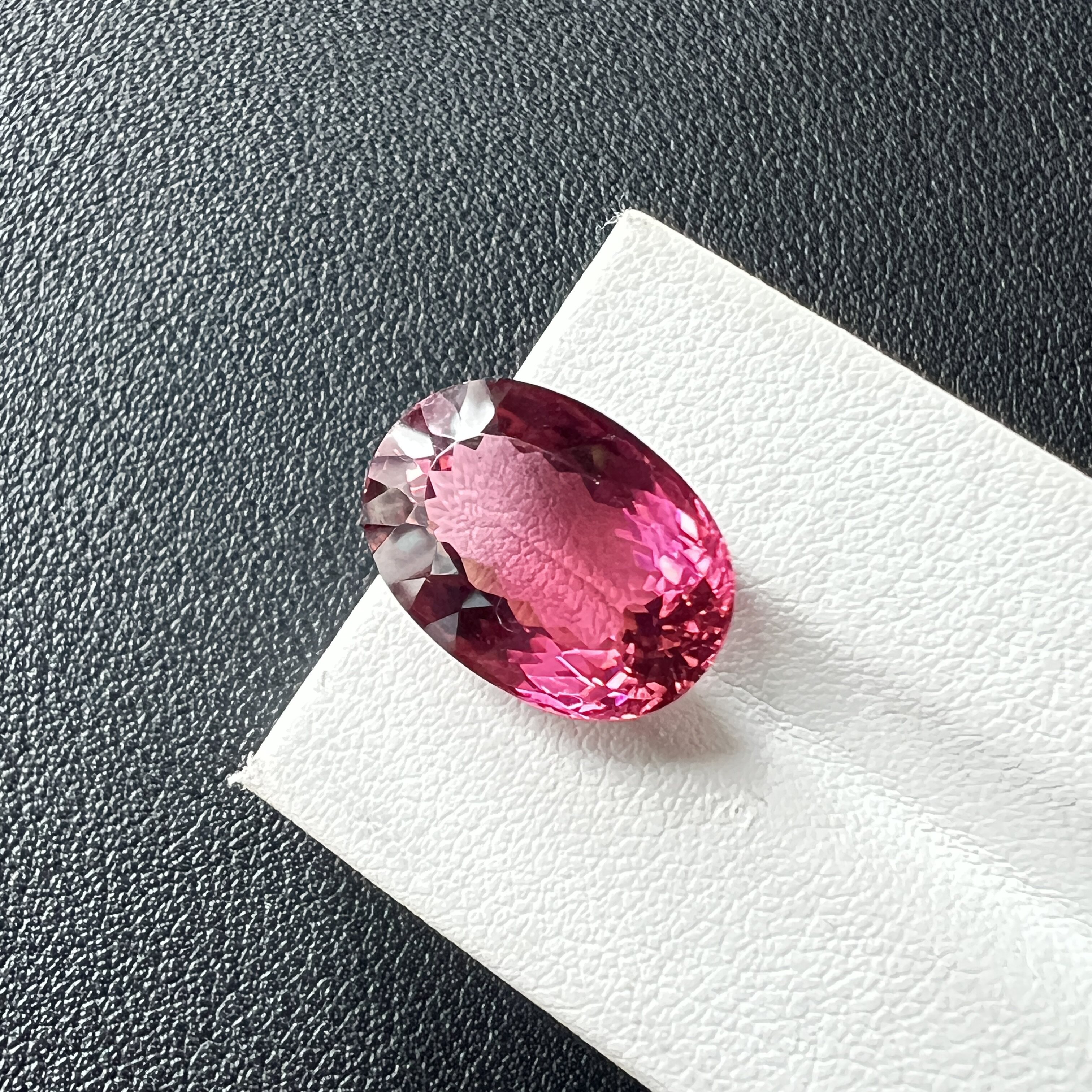 11.39ct天然粉色碧玺椭圆形全净体精切工艺11.8*15.8mm