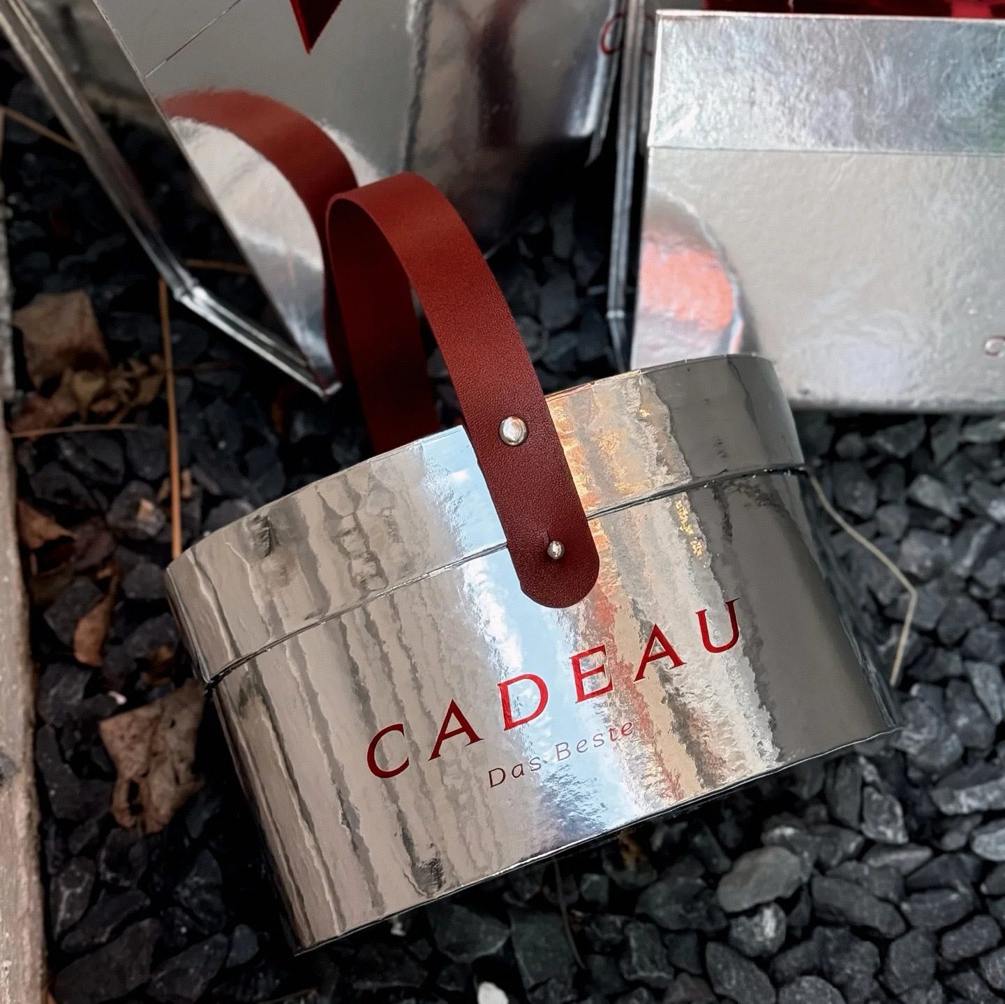 椭圆形伴娘高级喜糖盒子包装盒硬盒高级感伴手礼盒空盒新款礼品盒