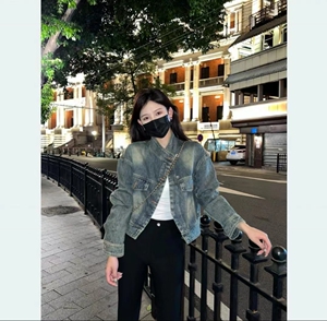 秋季2023新款宽松百搭夹克上衣复古设计感短款长袖立领牛仔外套女