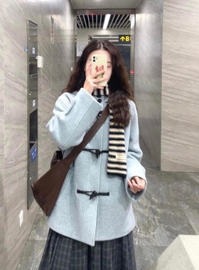 高级感赫本风时尚毛呢外套女秋冬新款连帽蓝色牛角扣宽松呢子上衣