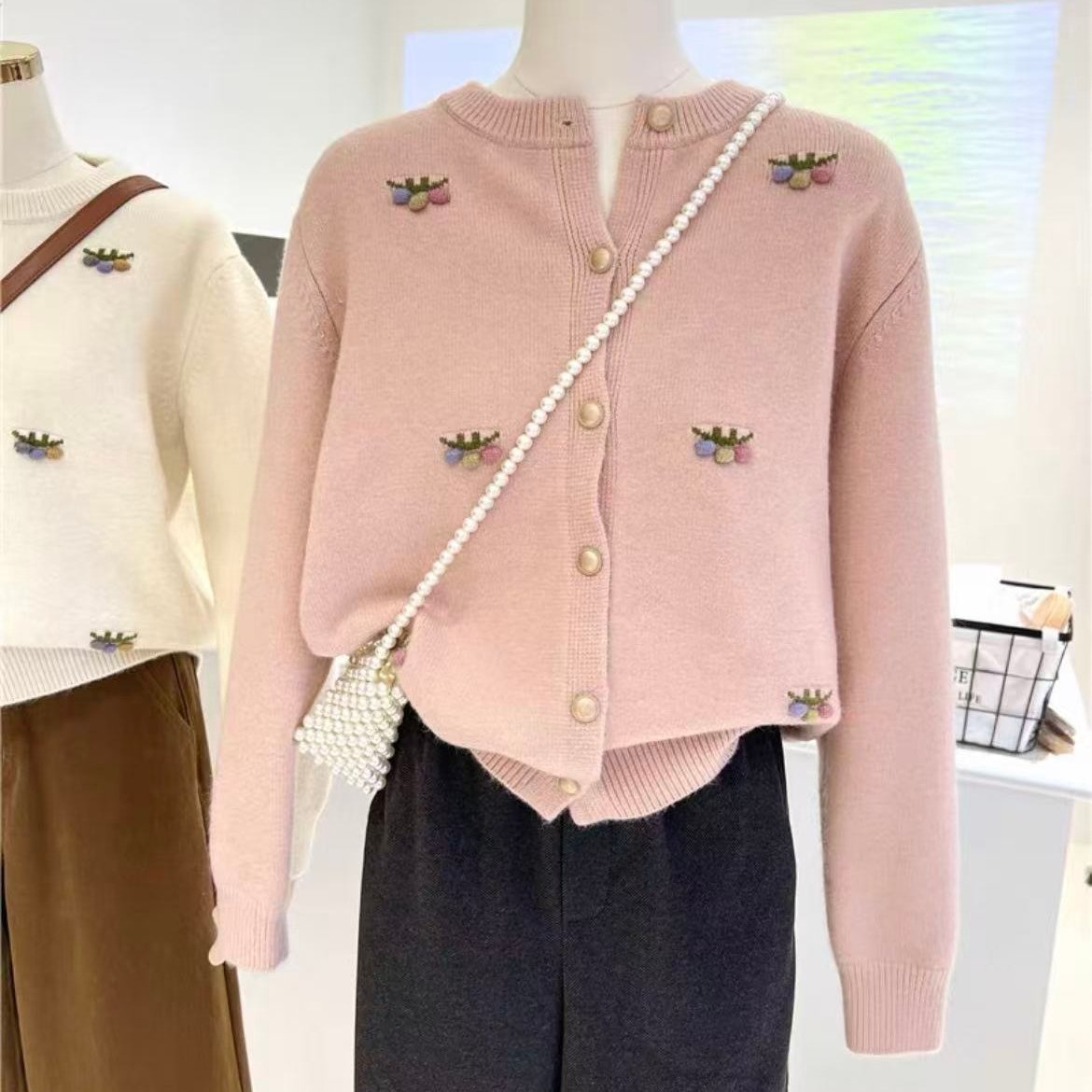 精致立体针织开衫女冬季新款软糯保暖单排扣毛衣外套潮