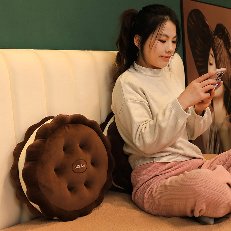 网红巧克力饼干抱枕毛绒玩具办公室午睡枕玩偶靠坐垫沙发飘窗靠枕