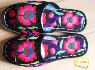男女通用羌族特色手工艺品纯棉布全手工刺绣拖鞋41码黑底红花