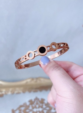 新款轻奢百搭手镯钛钢金色不易褪色网红简约时尚手饰小众潮女2359