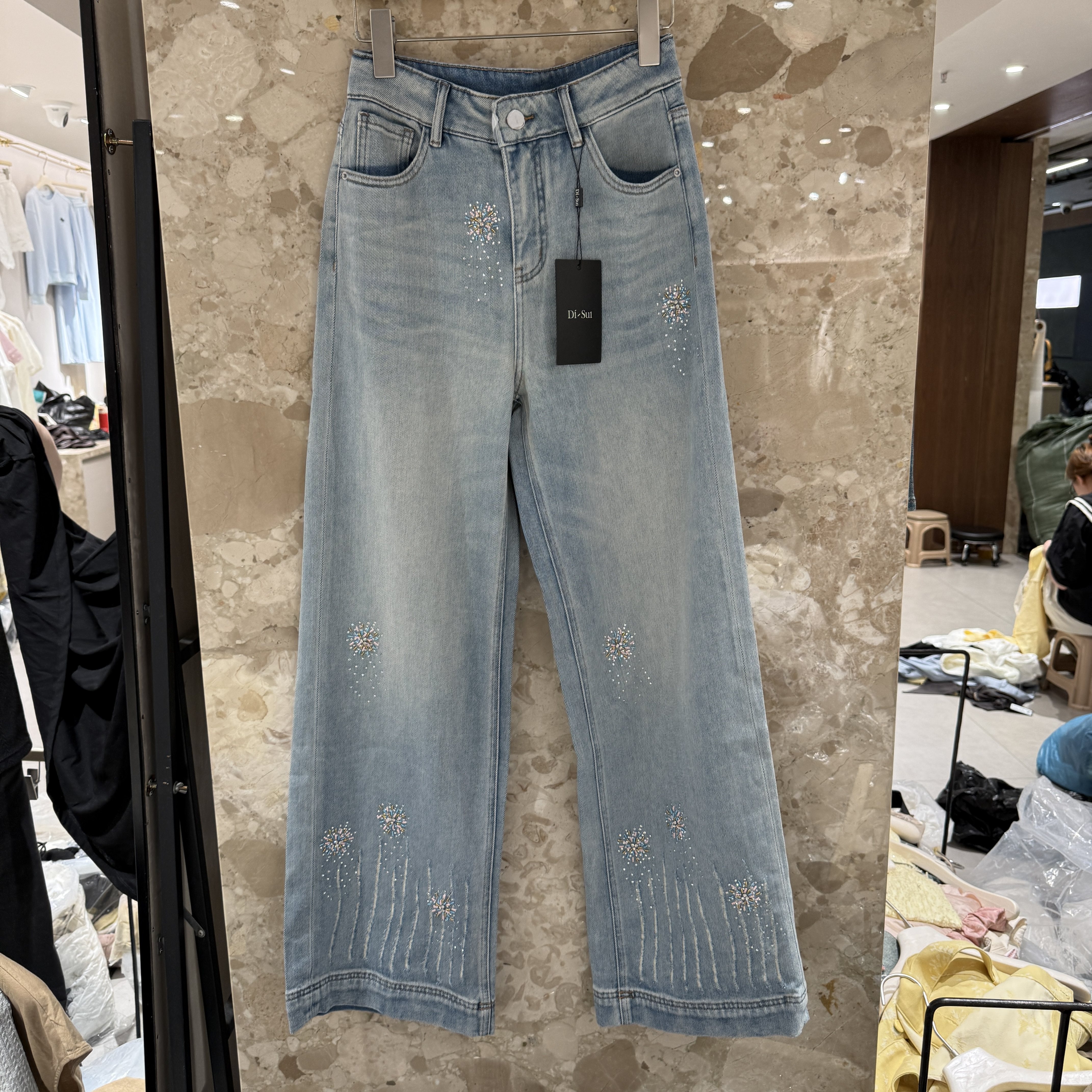DISUI夏季2026新款洋气烫钻烟花显瘦高腰款女窄版牛仔裤长裤02566