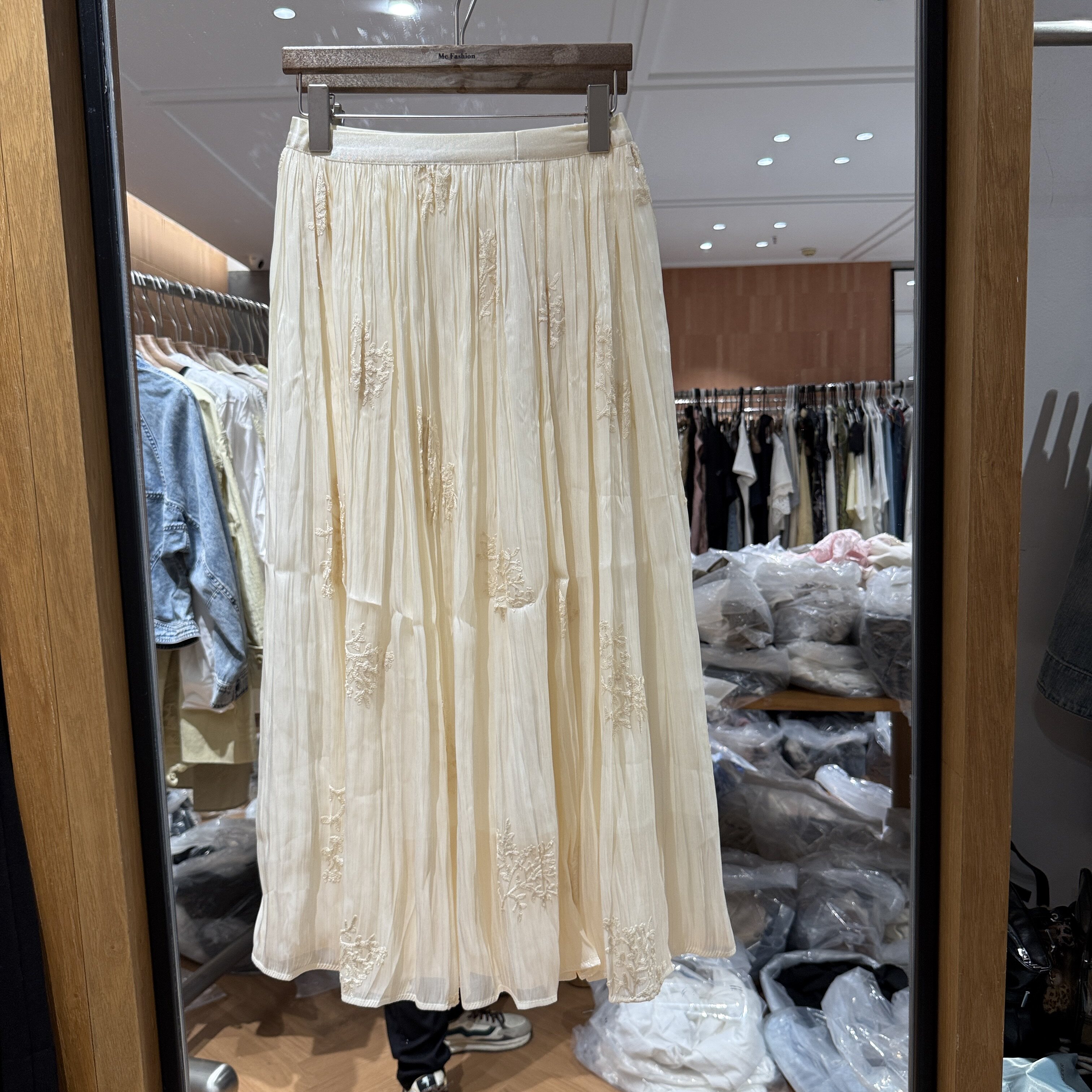 欧洲站2026夏季新款松紧腰头刺绣图案甜美淑女风大裙摆女士半身裙