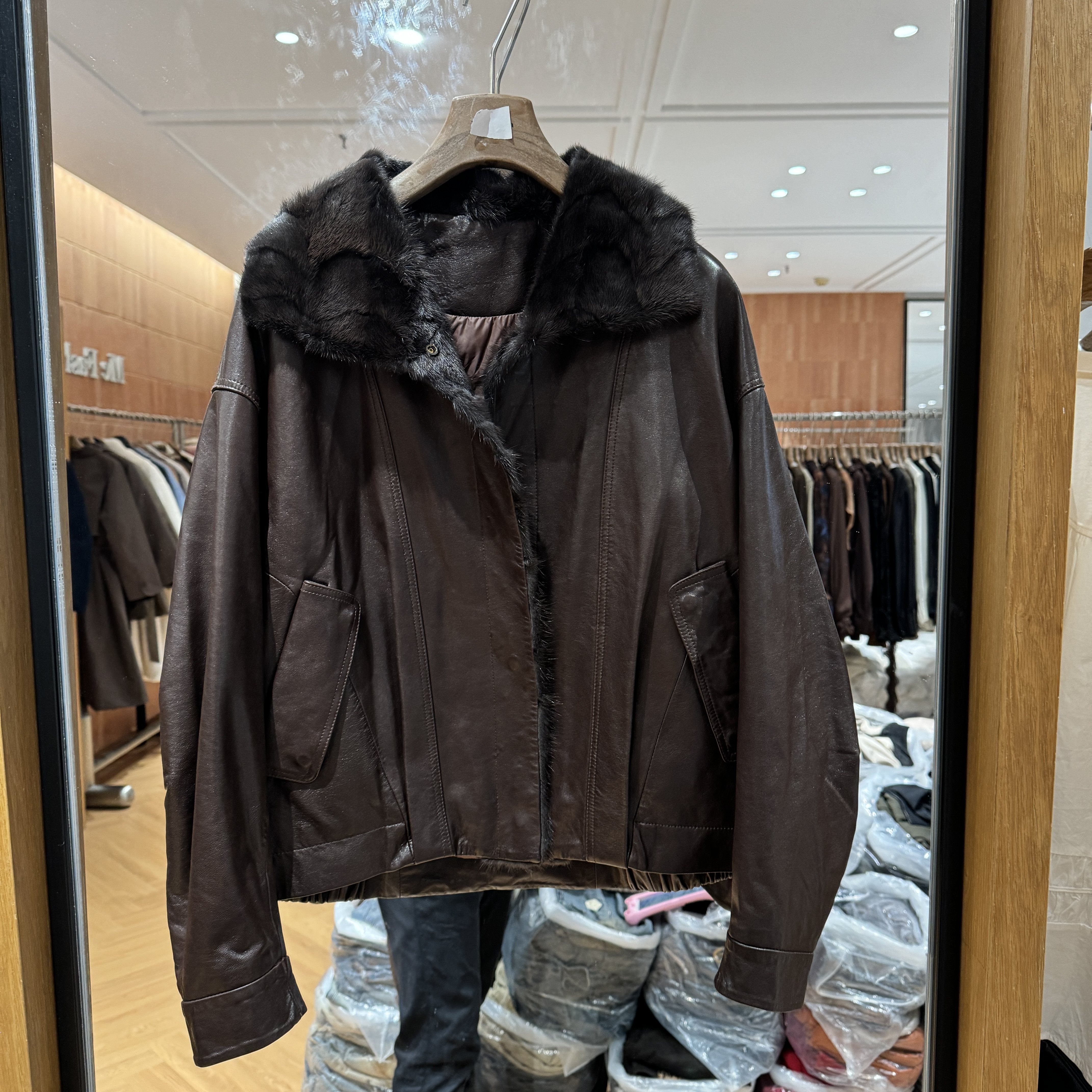 可可家2026冬季新款翻领羊皮压褶抗风保暖机车款女士皮毛一体6655