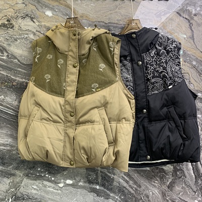 欧洲站2025秋冬新款连帽单排扣下摆收腰百搭白鸭绒无袖马甲502380