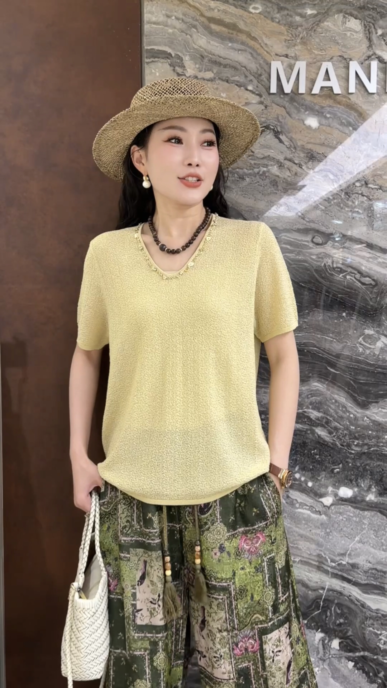 欧洲站2026夏季新款V领钉珠亮片百搭显瘦洋气女短袖针织T恤上衣潮