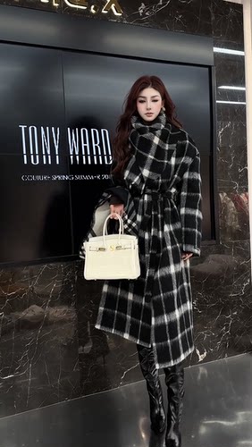 欧洲站2025冬季新款洋气领围巾拼接好看松弛感女士格纹羊绒大衣潮