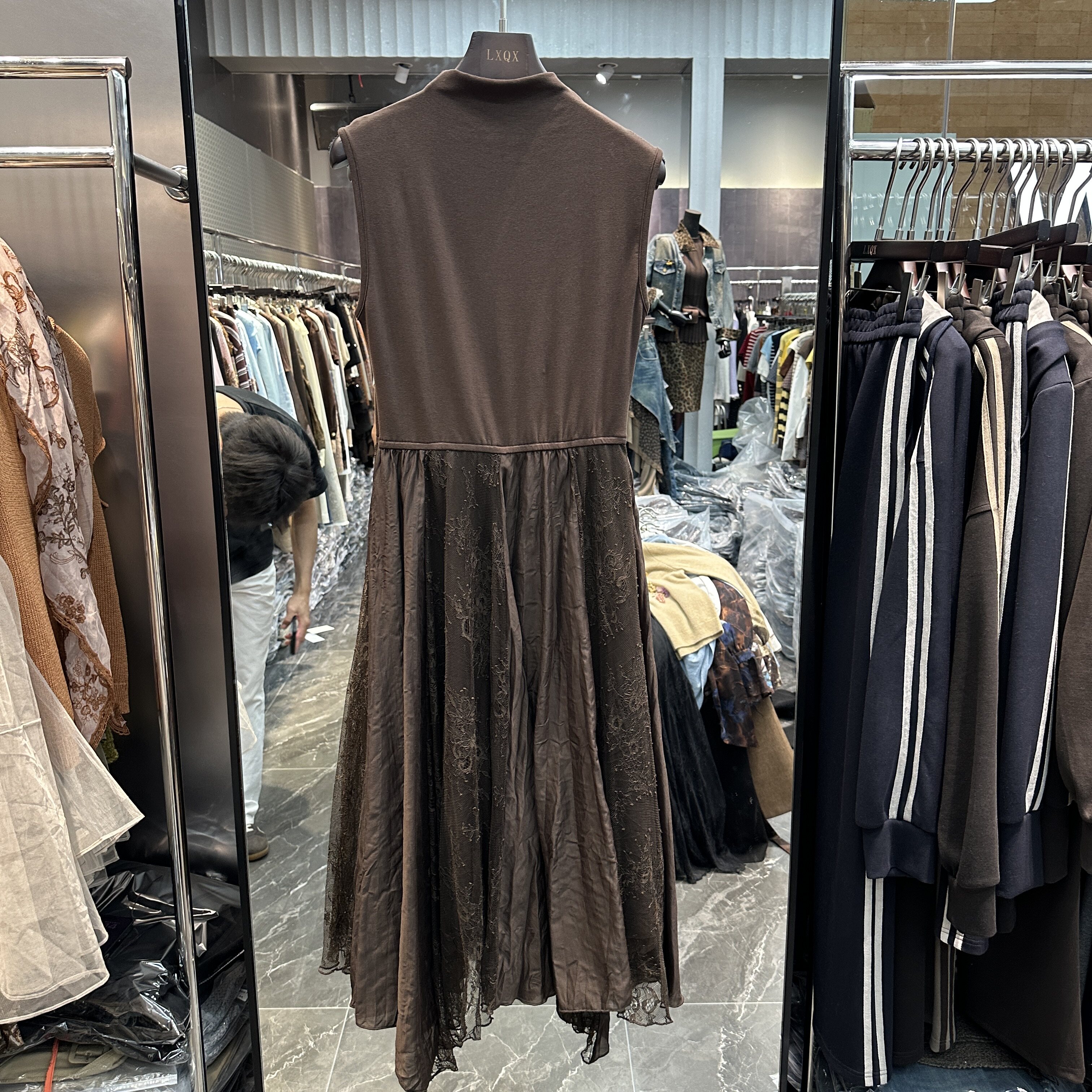 欧洲站2026秋季新品立领修身显瘦简约大裙摆女士无袖连衣裙潮6933