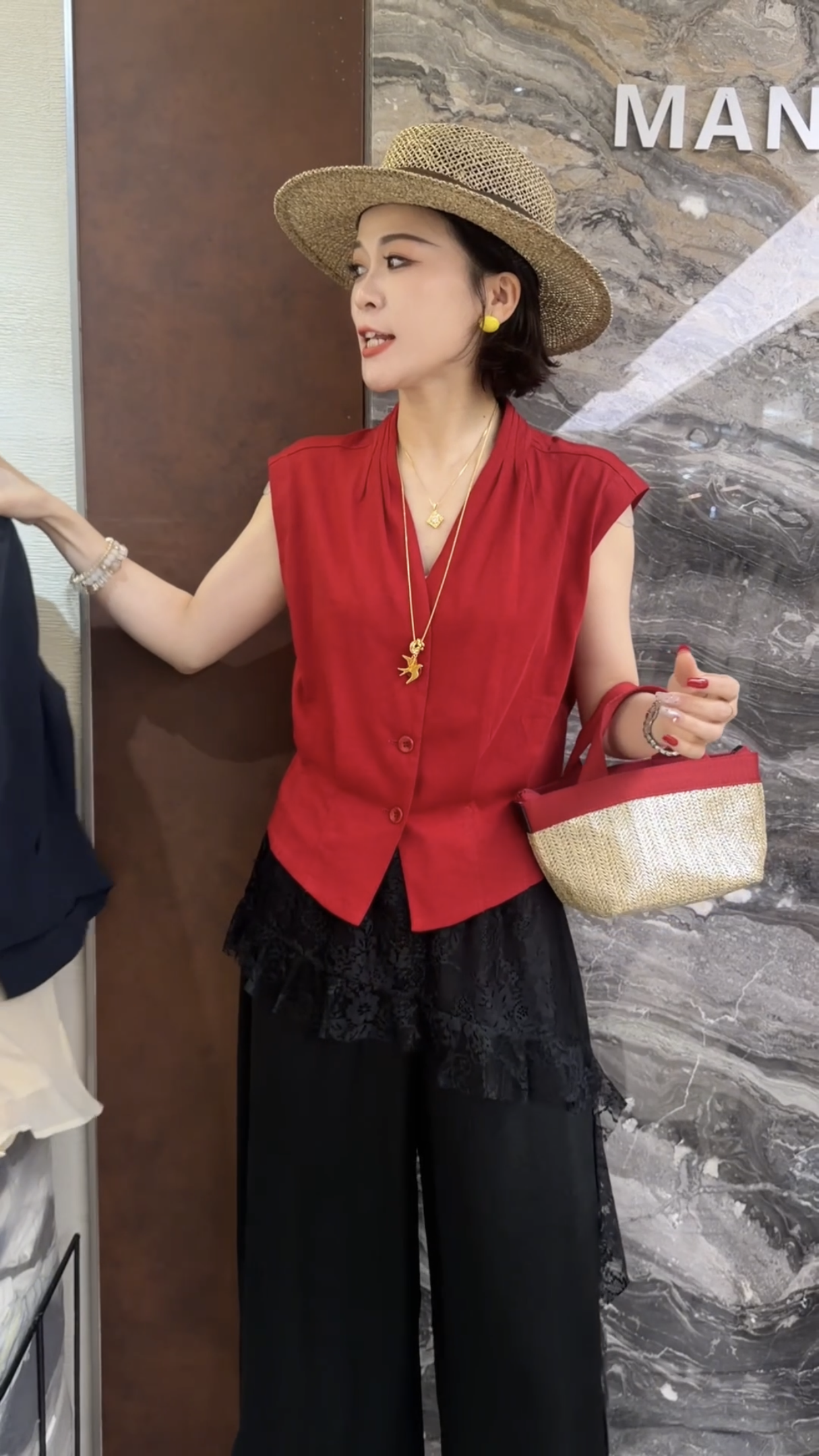 欧洲站2026夏季新款韩系纯色V领无袖背心小开衫女设计感独特上衣