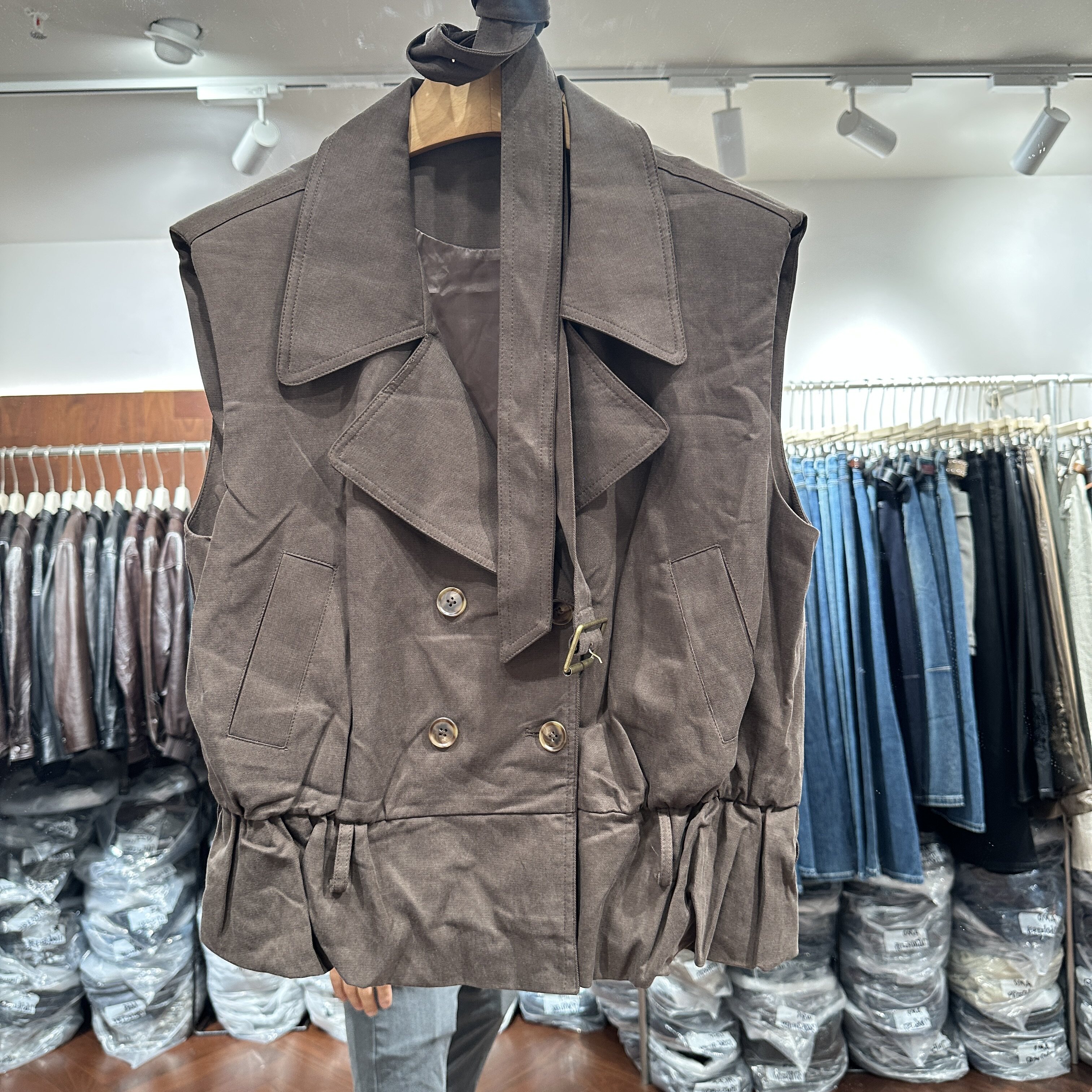 欧洲站2026早秋新款欧货翻领双排扣收腰系带职场风马甲外套女2115