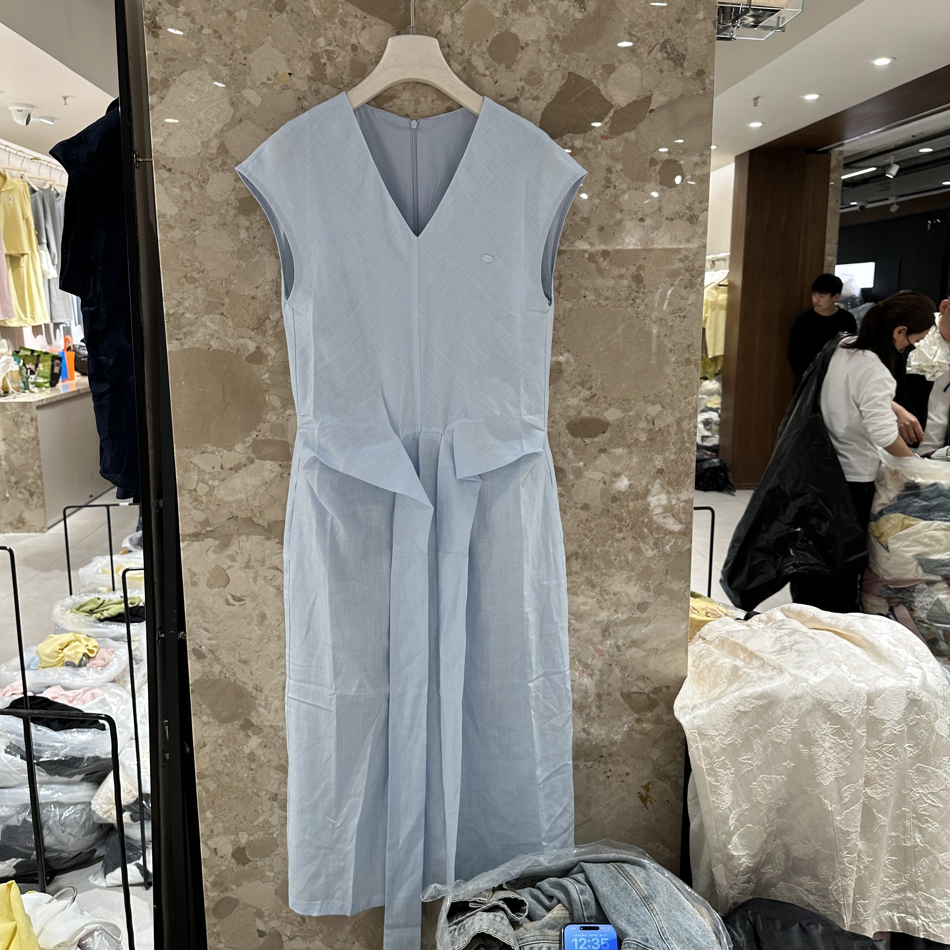 欧洲站2026夏季新款鸡心领贴标百搭显瘦简约女士无袖连衣裙19222
