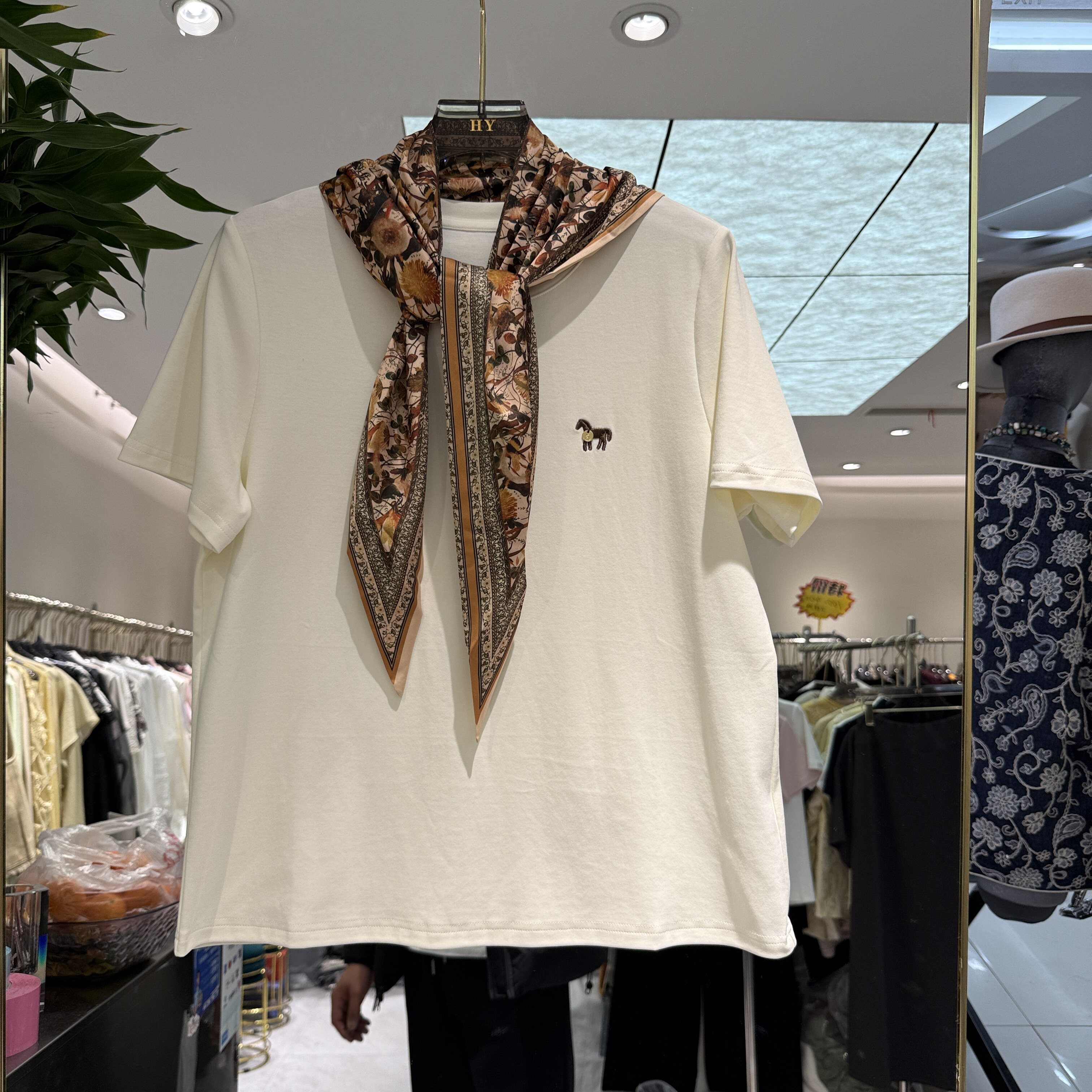 欧洲站2026春季新款时尚潮流撞色披肩百搭减龄小个子款短袖81892