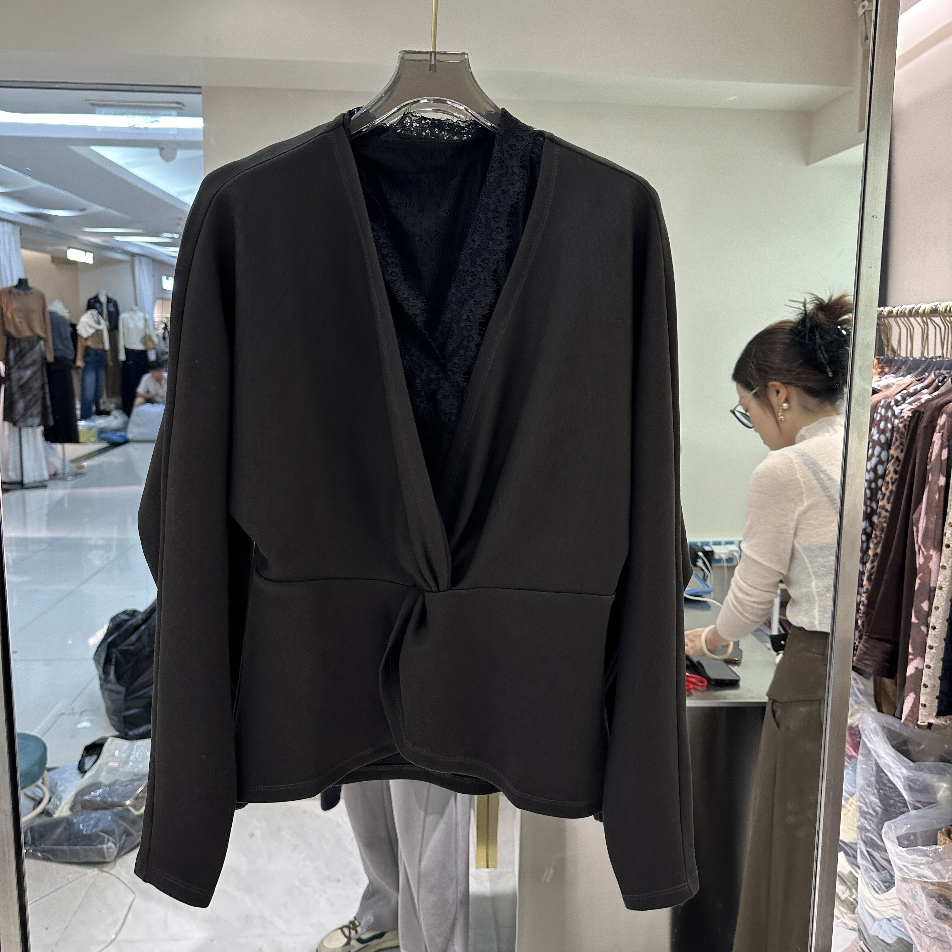可可家2026秋季新款交叉领纽带蕾丝拼接假两件百搭女士衬衫26567