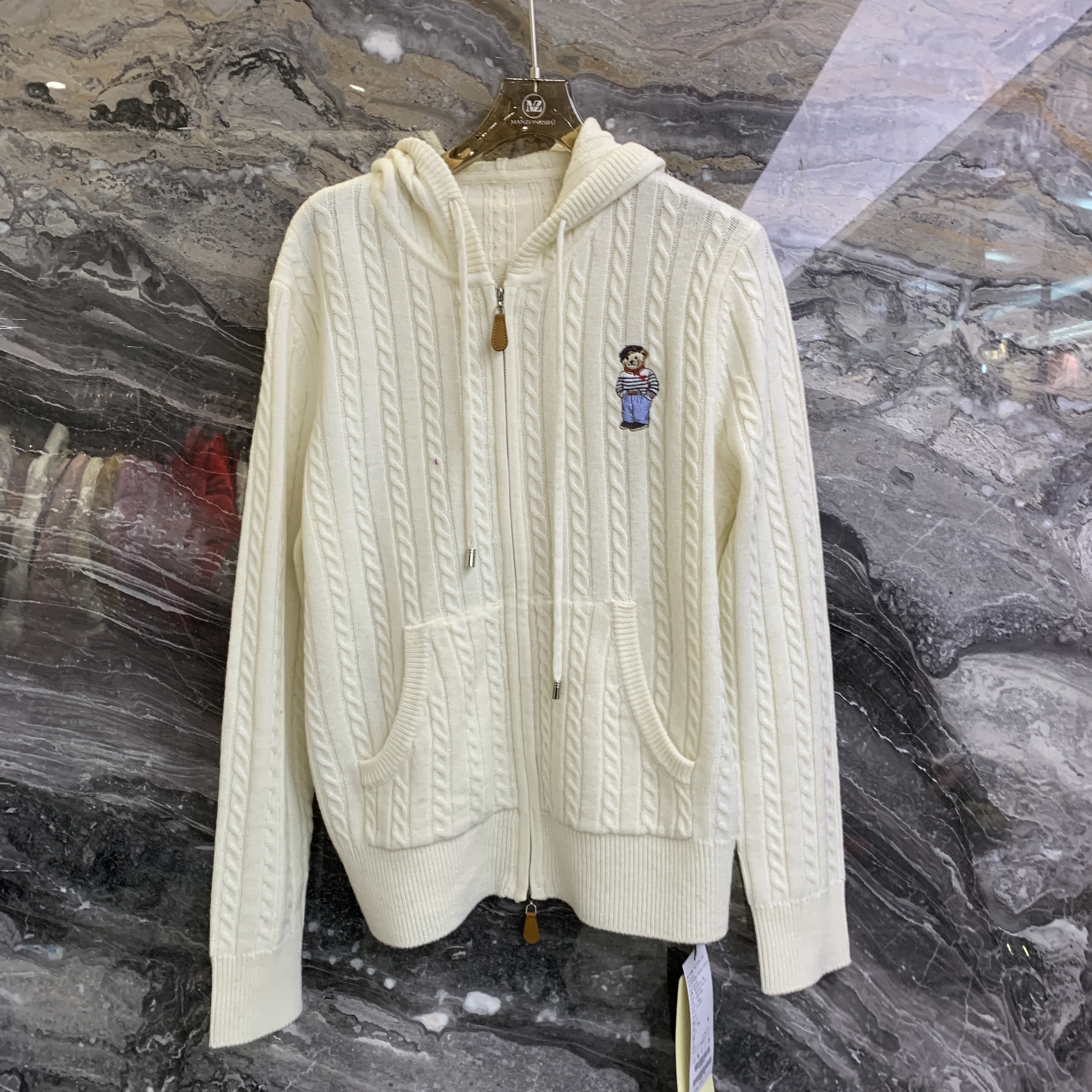 欧洲站2025冬季新款连帽卡通刺绣麻花宽松慵懒风山羊绒针织开衫女