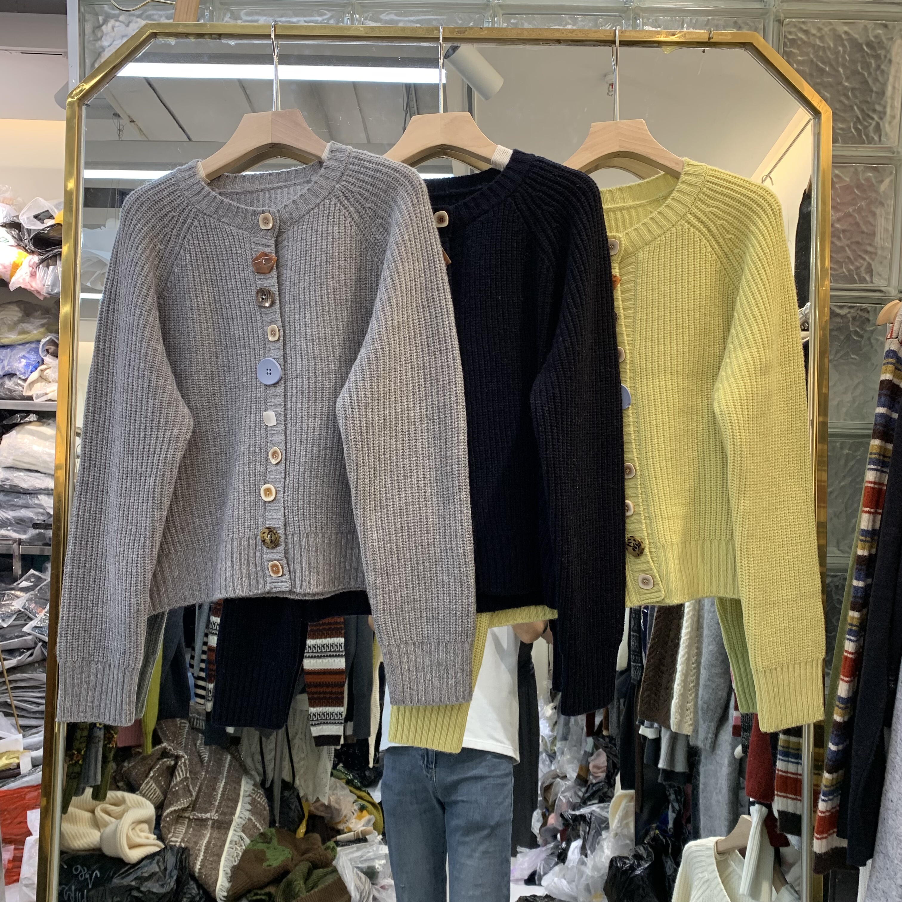 欧洲站2025秋季新款圆领单排扣宽松软糯通勤风长袖羊毛针织开衫女