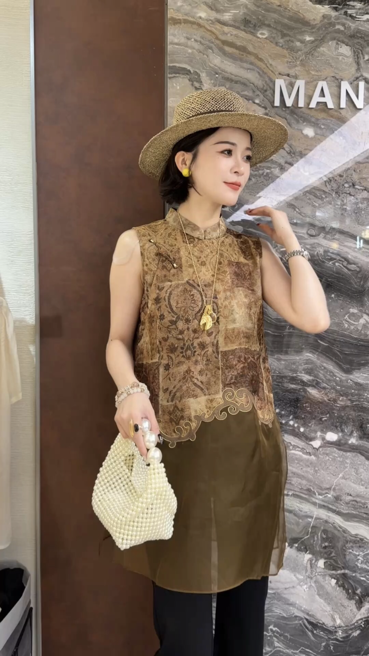 欧洲站2026夏款新款立领无袖时尚百搭显瘦气质好几个拼纱上衣女