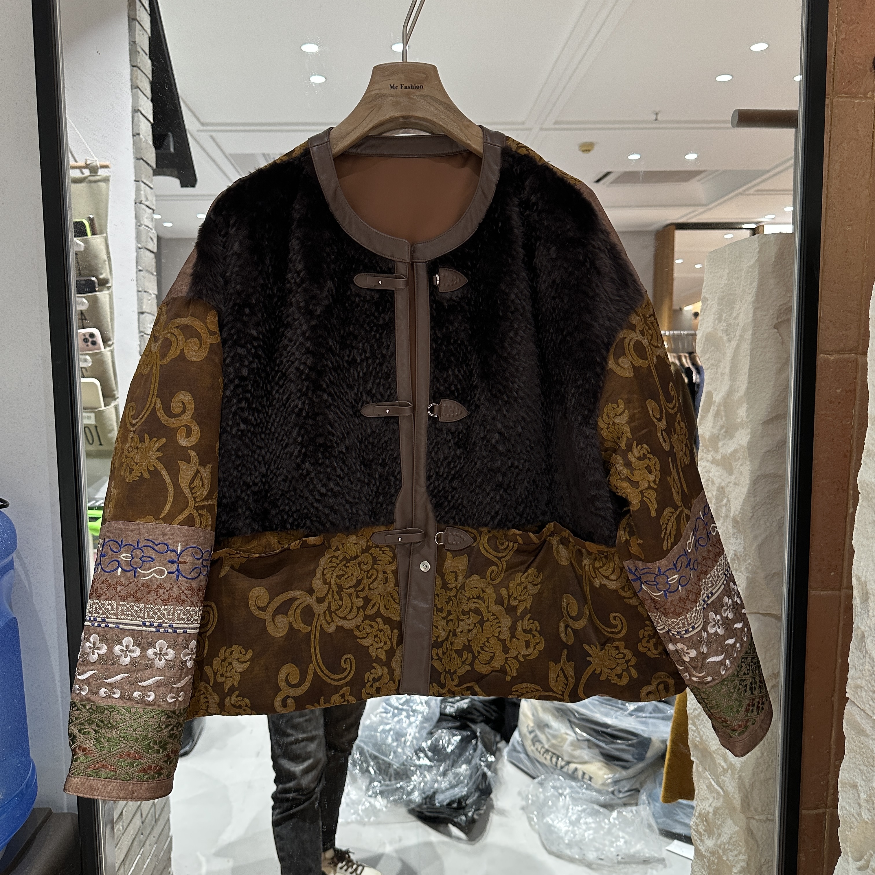 欧洲站2025秋冬新款圆领单排扣复古提花轻薄款鹅绒长袖外套女8255