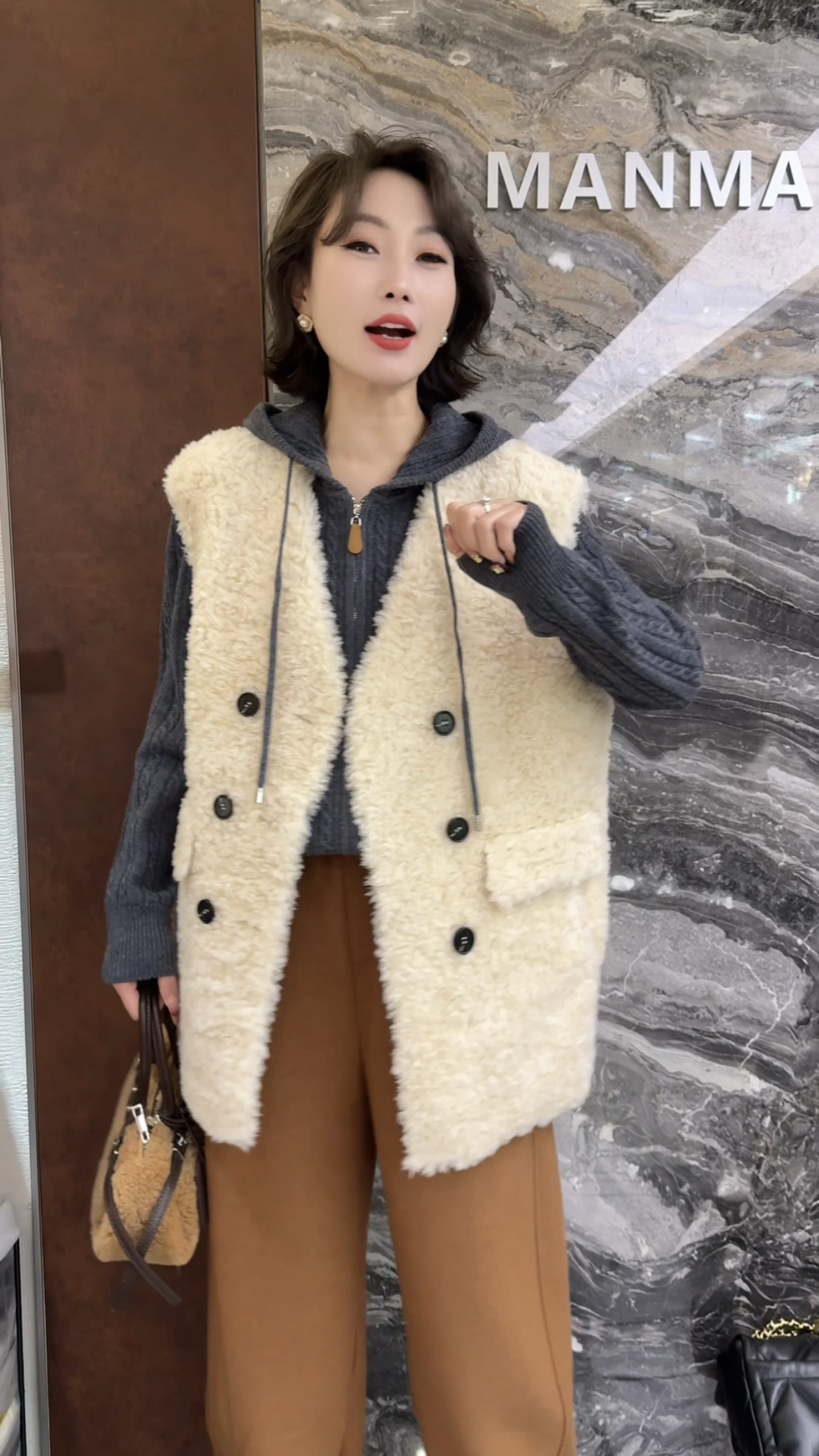 欧洲站2025冬季新款v领双排扣宽松百搭颗粒羊毛无袖中长款大衣潮