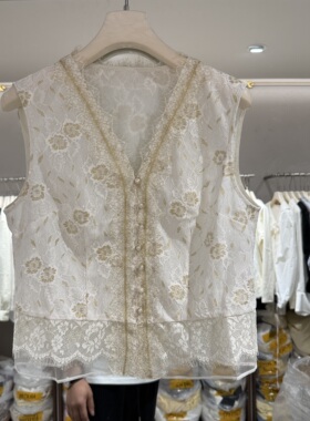LW5+8春季2026新款v领珍珠纽扣蕾丝花边烫金好看内搭款背心36031