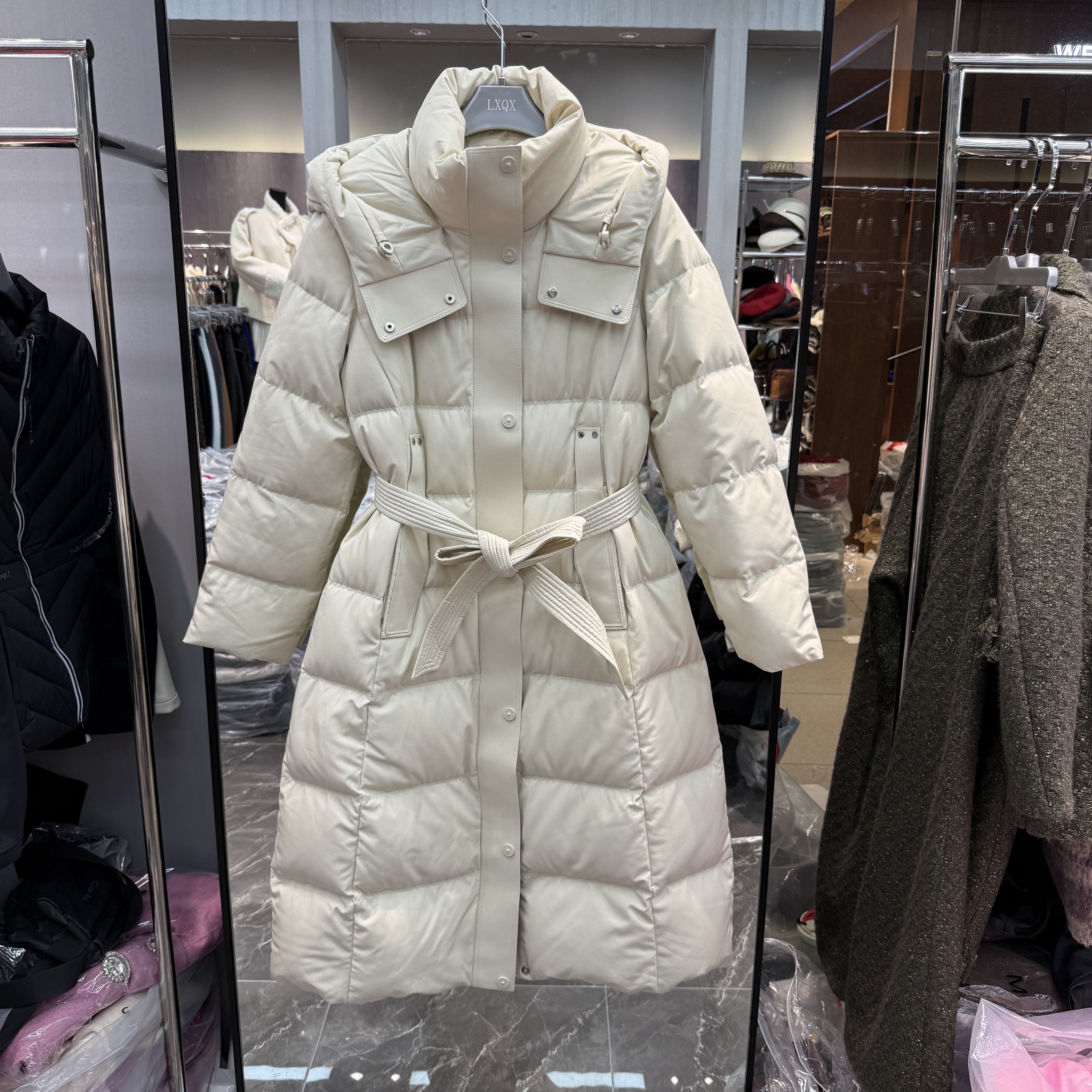 欧洲站2025冬季新款连帽收腰设计感宽松百搭保暖长款羽绒服外套女