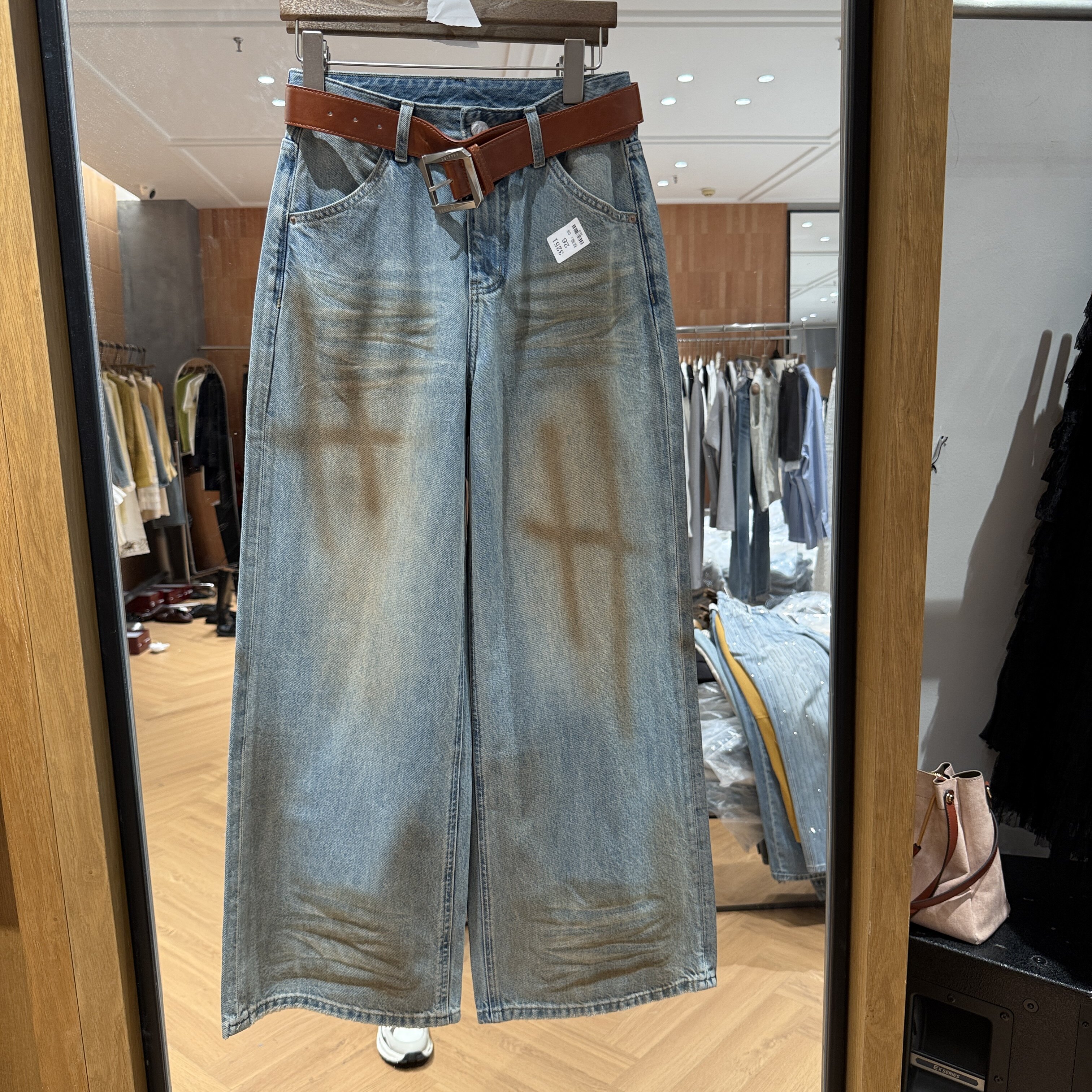 欧洲站2026春季新款复古美式风红色腰带做旧阔版牛仔阔腿直筒裤女