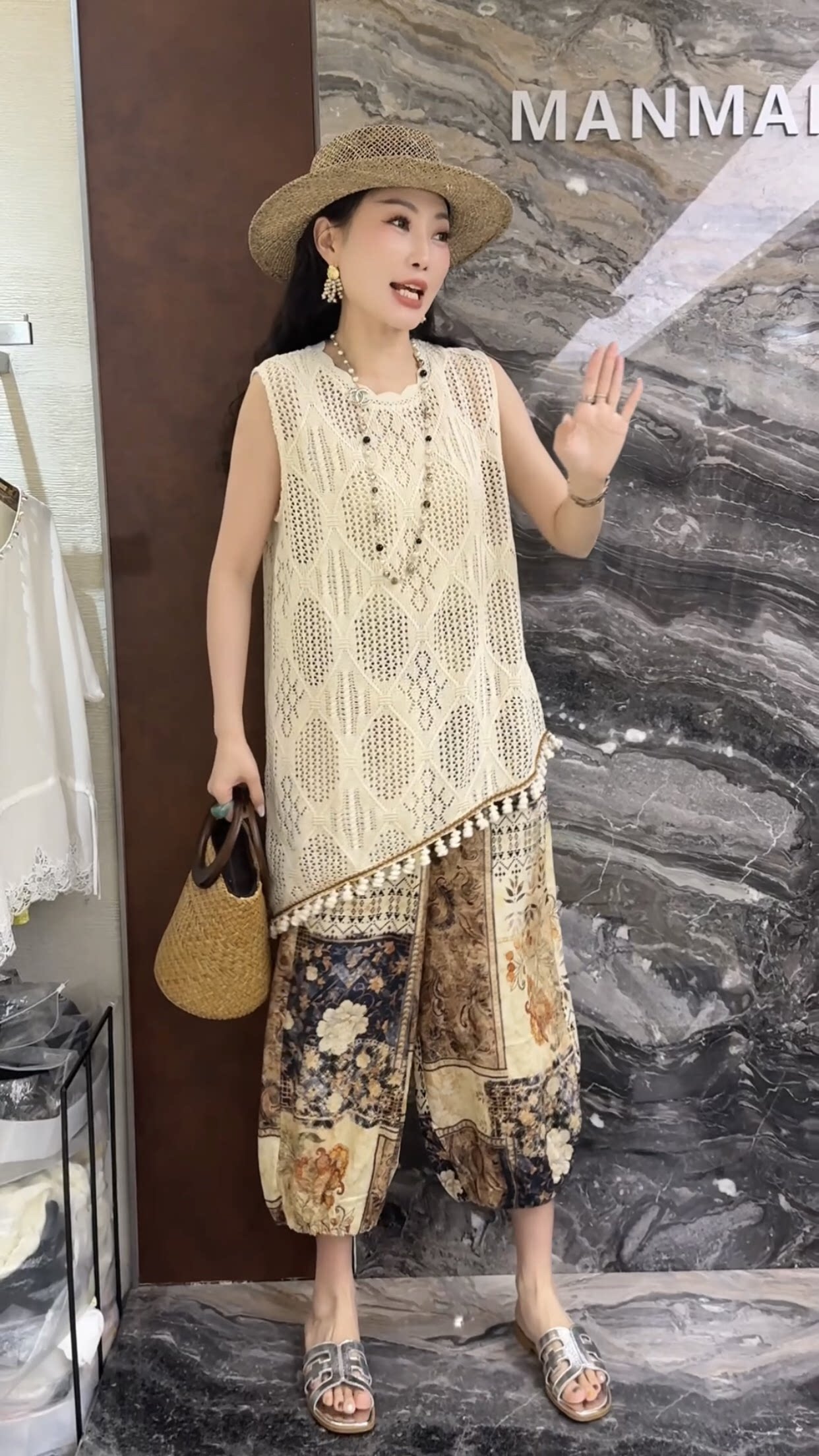 欧洲站2026夏季新款时尚百搭圆领无袖坎肩镂空不规则针织背心上衣