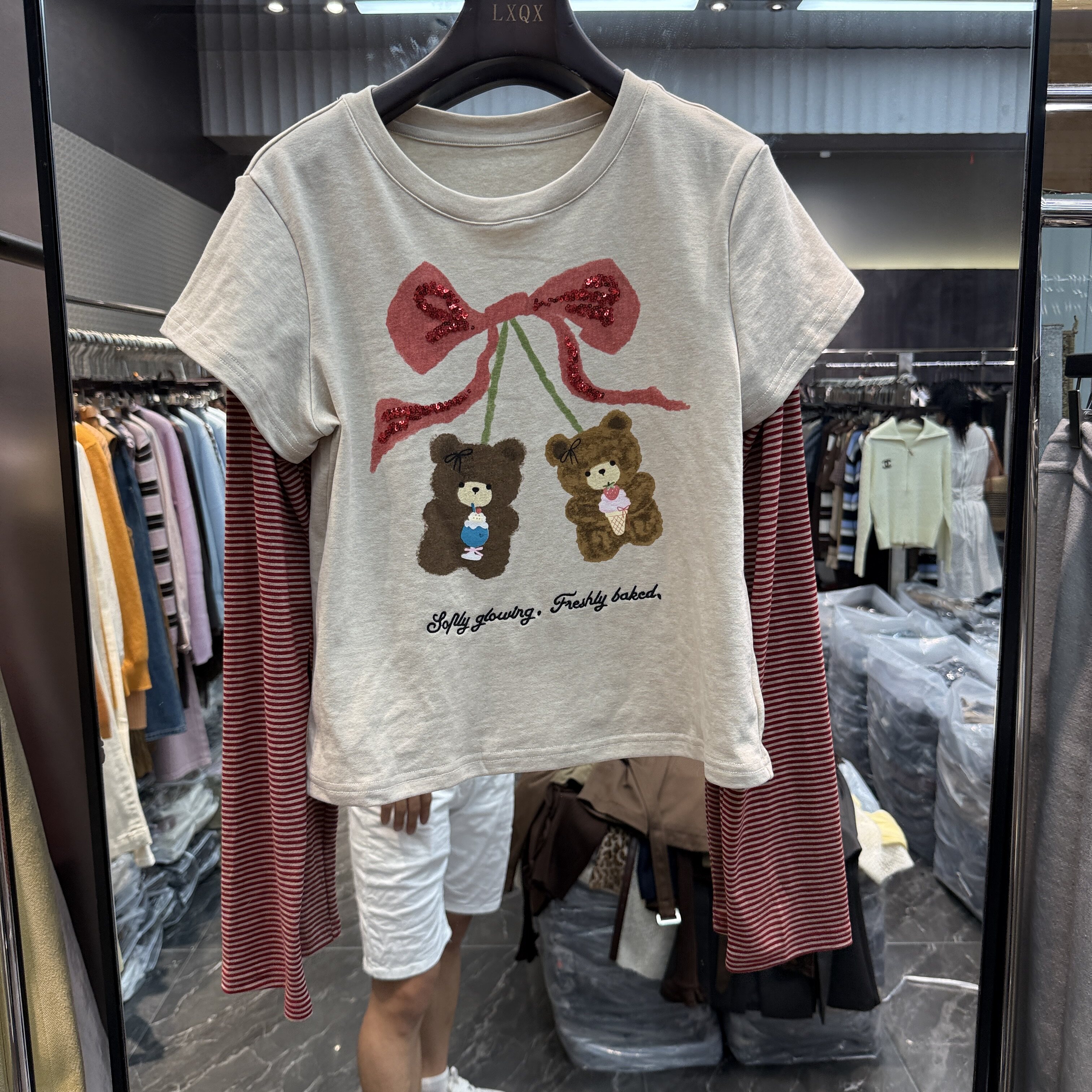 可可家欧货2026秋新品圆领亮片蝴蝶图案显瘦套头款女士假两件上衣