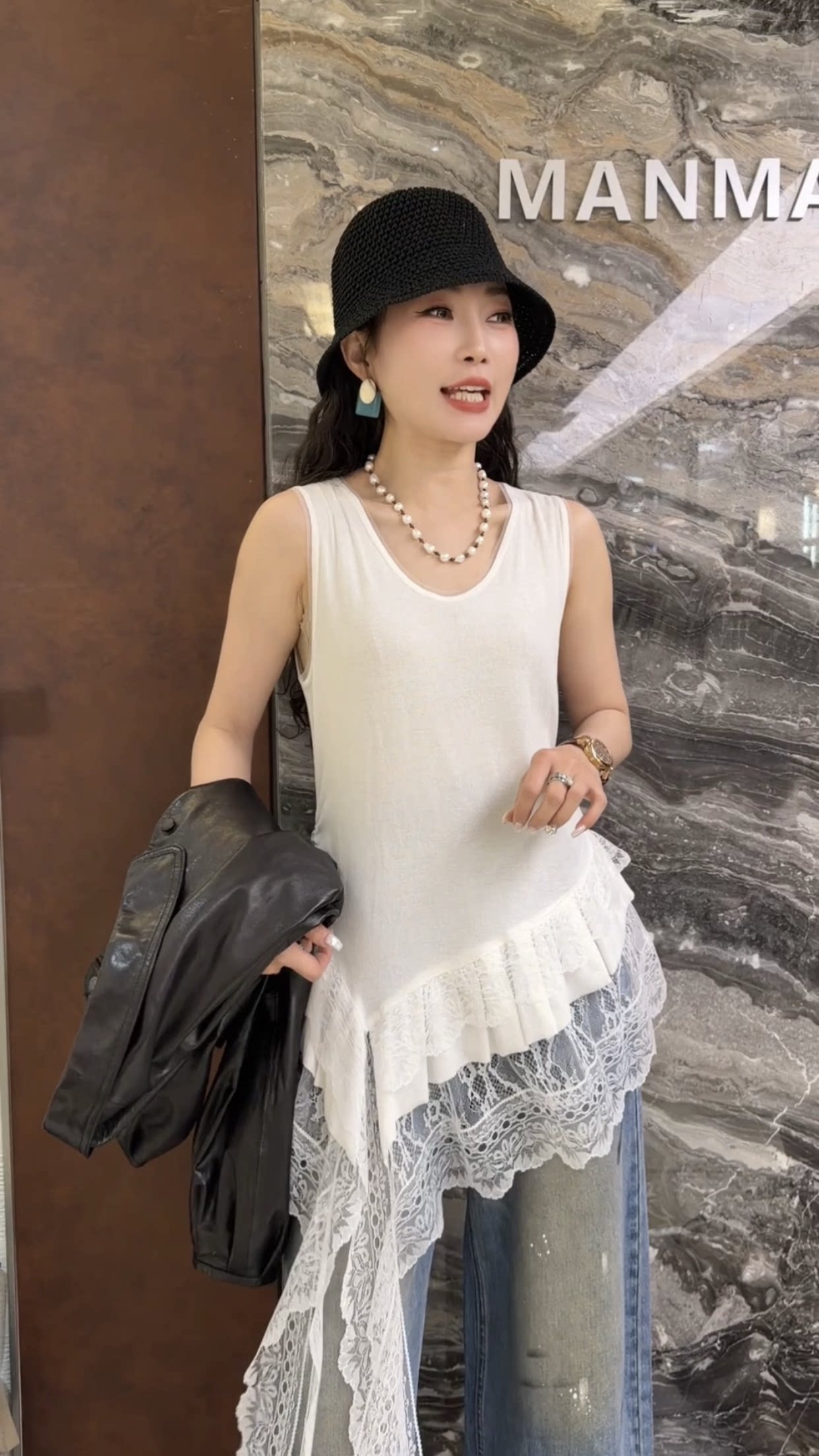 欧洲站2026春季新款圆领拼接蕾丝花边下摆百搭显瘦女士背心上衣潮