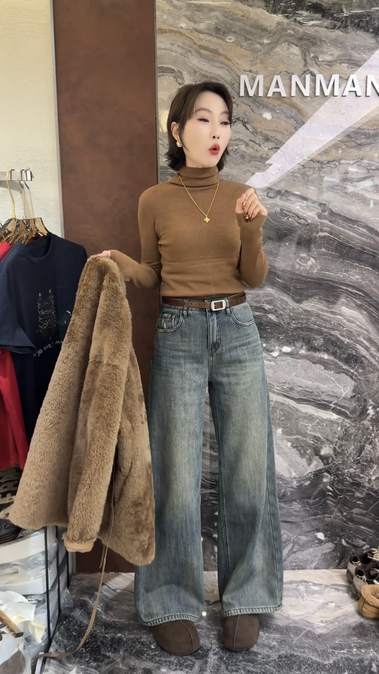 欧洲站2025冬季新款高领纯色极简风修身百搭女士羊毛针织打底衫潮