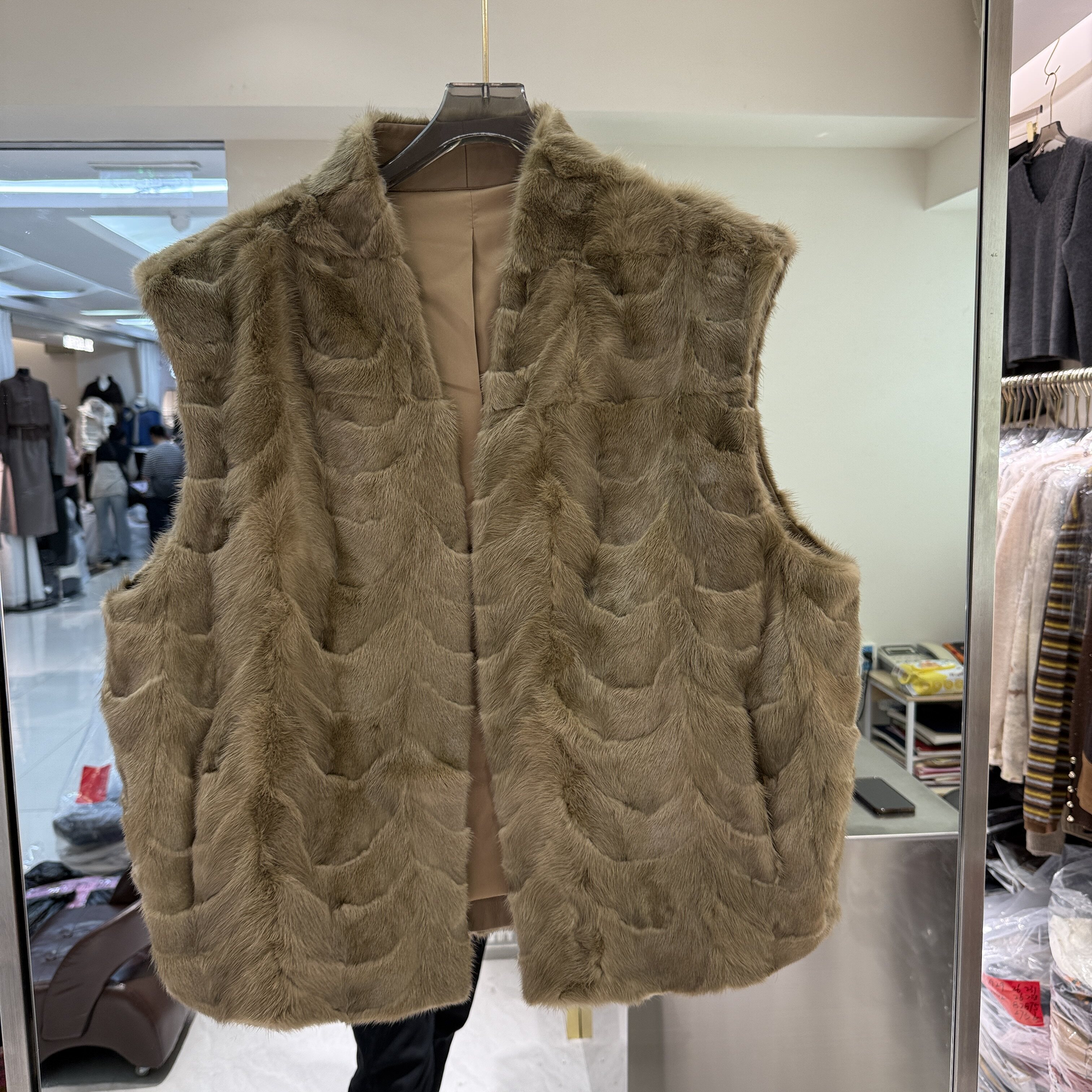 可可家2026冬季新款v领波浪纹理高级感水貂皮毛女士皮草马甲8952