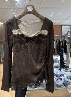 可可家2026秋季新款长袖撞色蕾丝拼接钩花收腰褶皱打底衫女27031