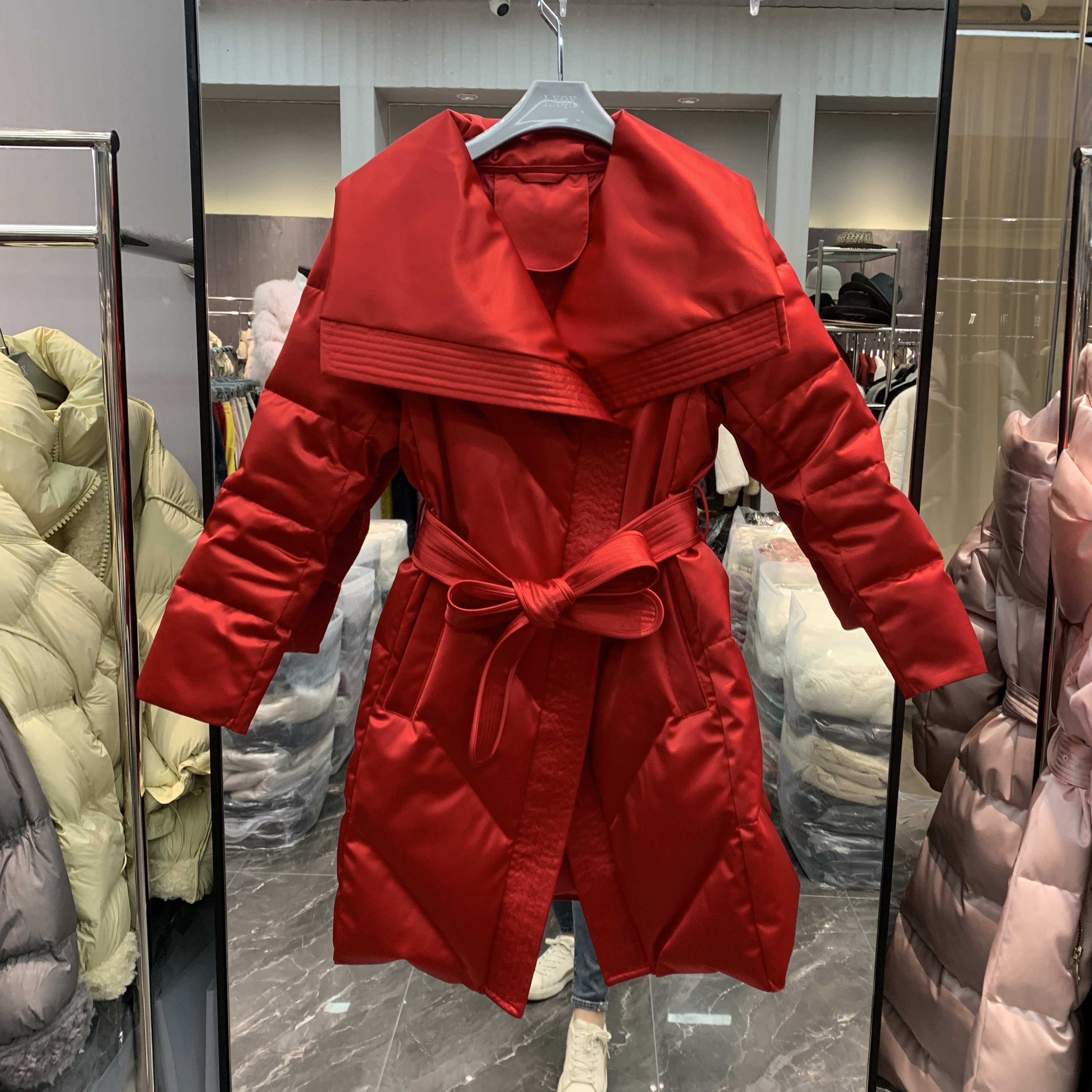 欧洲站2025冬季新款翻领腰带收腰显瘦百搭保暖中长款白鹅绒服外套