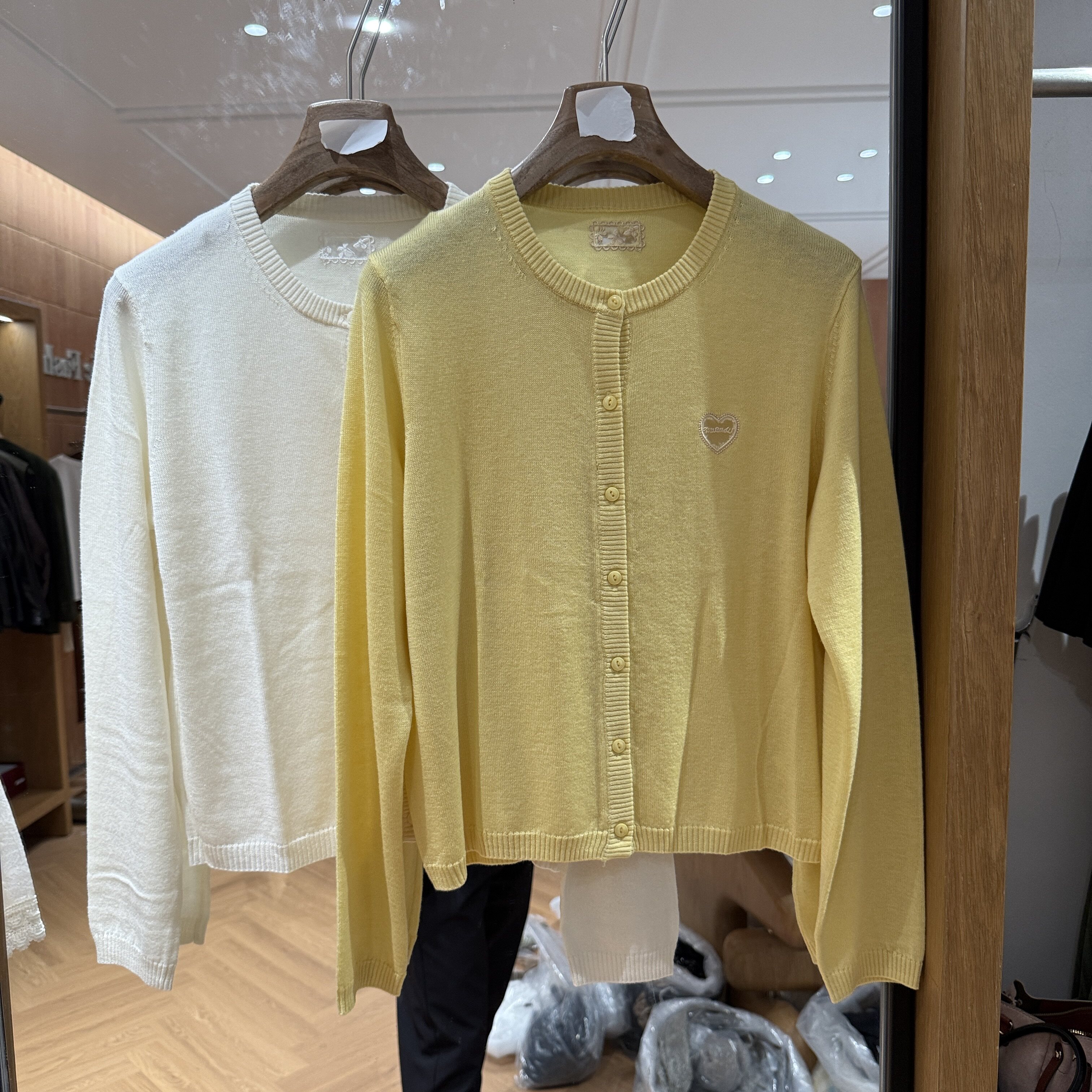 欧洲站2026春季新款圆领刺绣压褶爱心百搭显瘦糖果色时尚针织的女