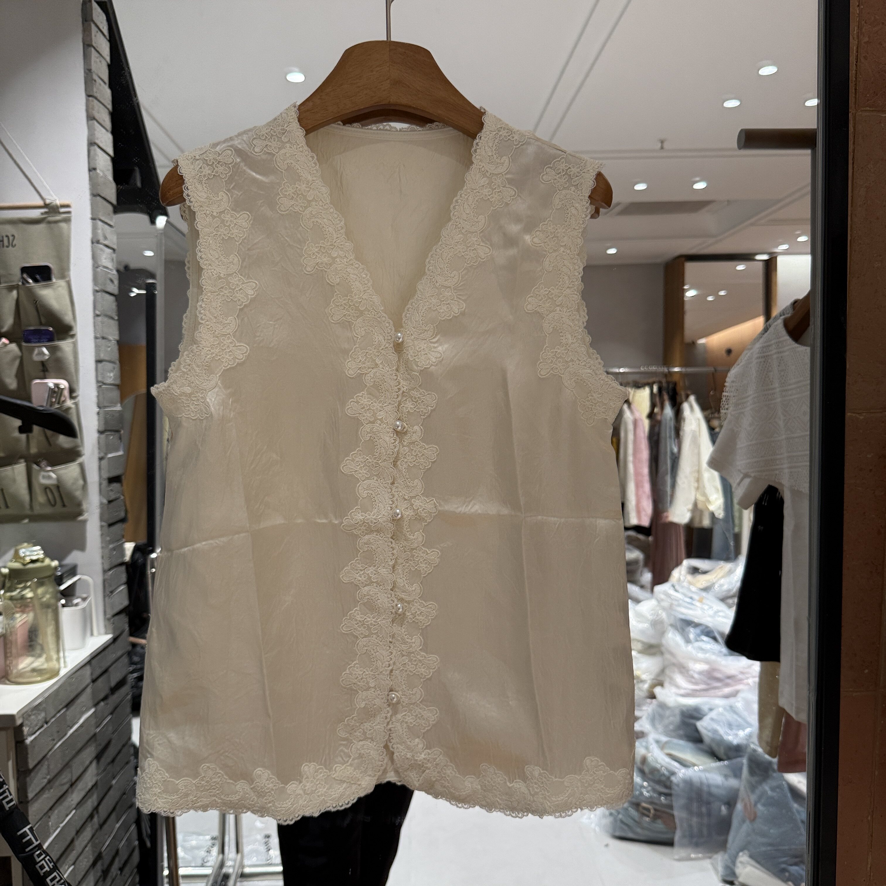 欧洲站2026春季新款V领蕾丝花边显瘦内搭款女士醋酸背心欧货26881