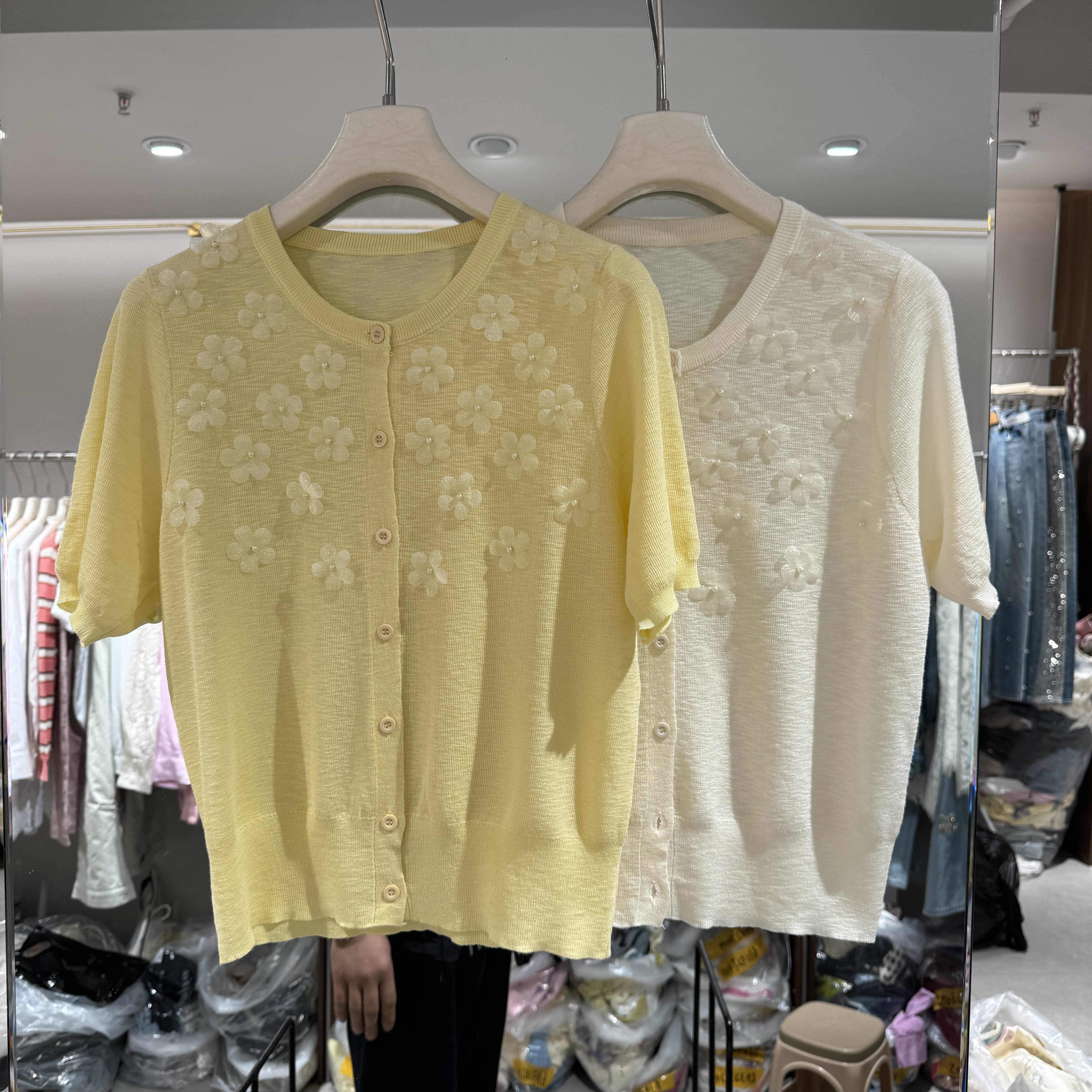 欧洲站2026春季新款圆领钉珠绣花甜美百搭糖果色短袖针织上衣女士