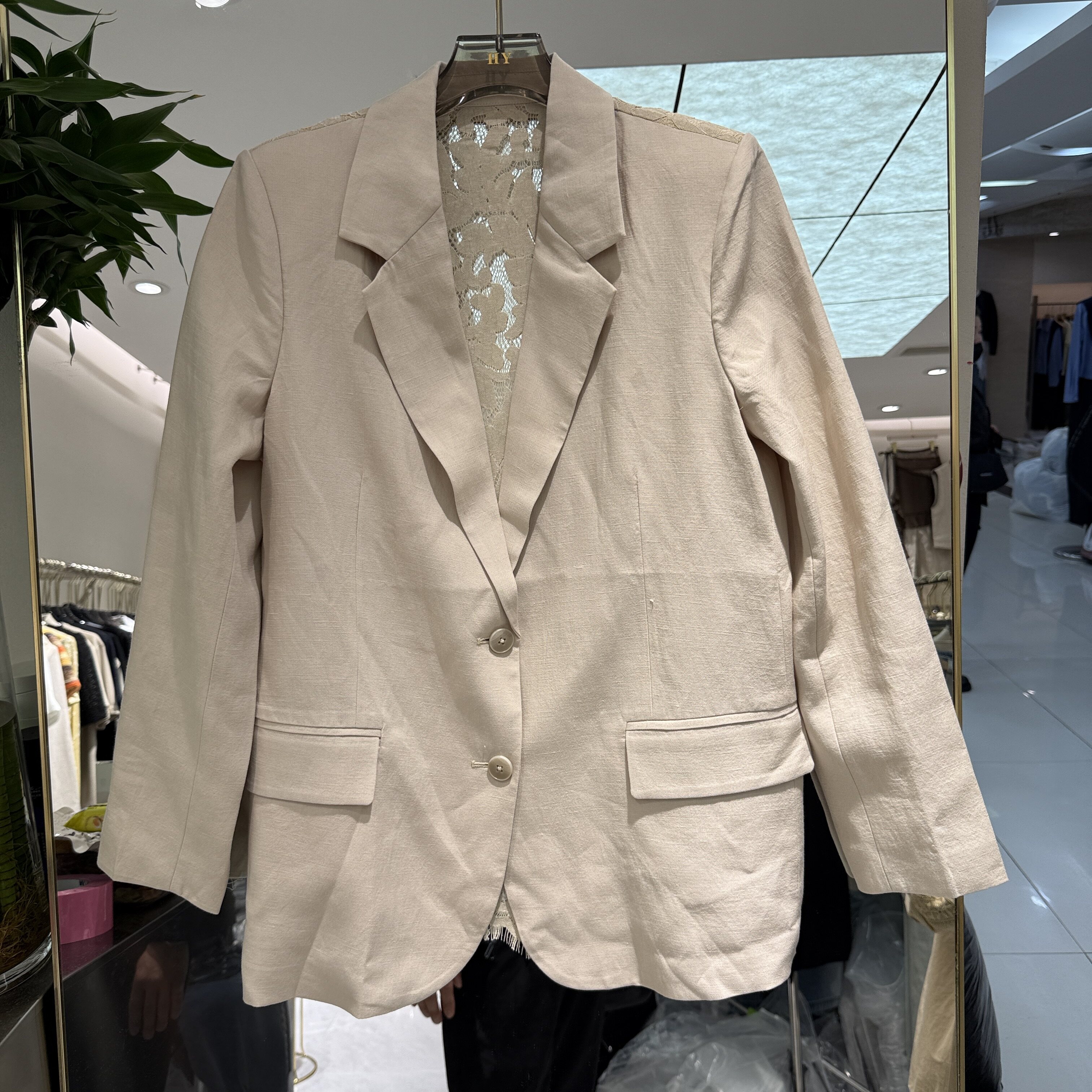 欧洲站2026春季新款翻领后蕾丝钩花两粒扣后腰带女士西装外套1181