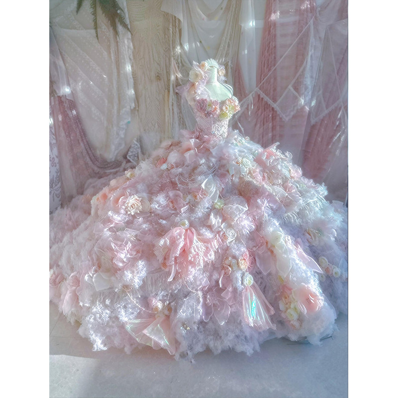 梦幻仙女风粉色立体花蓬蓬礼服图片