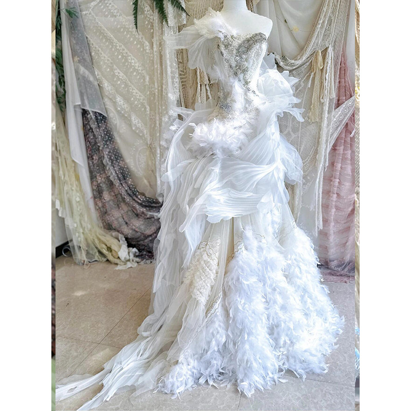梦幻仙女风白色羽毛礼服长裙重工拖尾公主裙定制华丽晚装洛丽塔