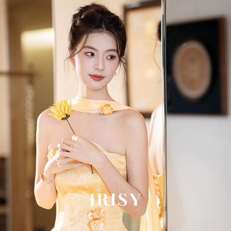 IRISY 金色抹胸订婚礼服2026新款新娘结婚敬酒服女气质晨袍连衣裙